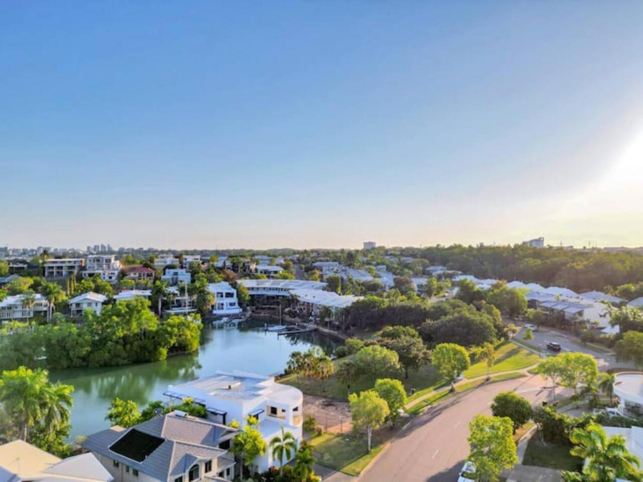 Beautiful Bayview - King Beds, Pool Water Frontage