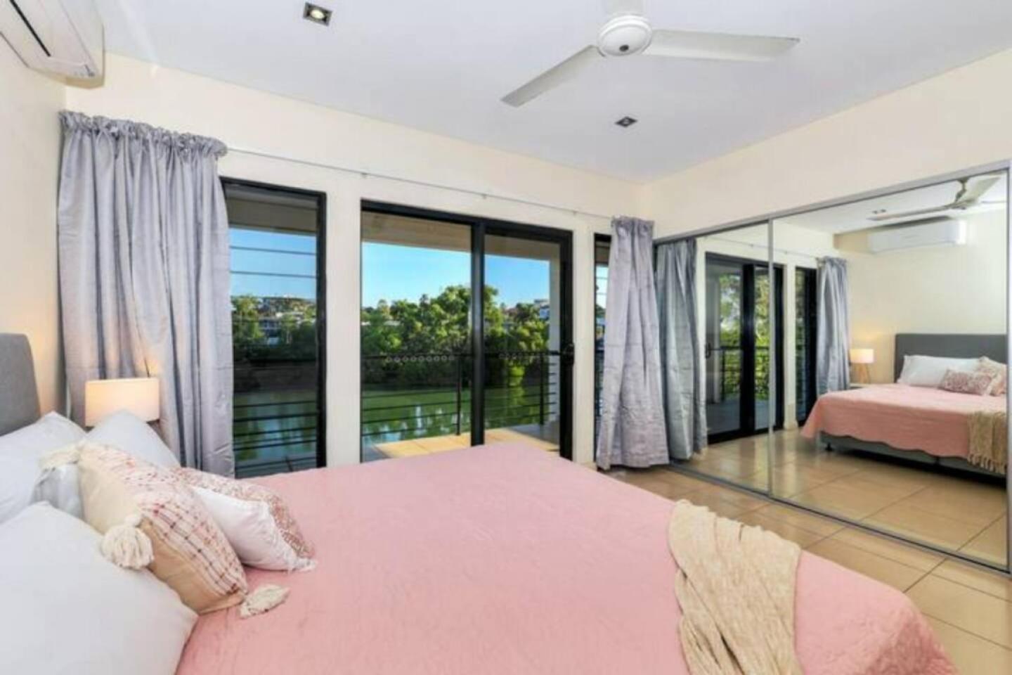 Beautiful Bayview - King Beds, Pool Water Frontage
