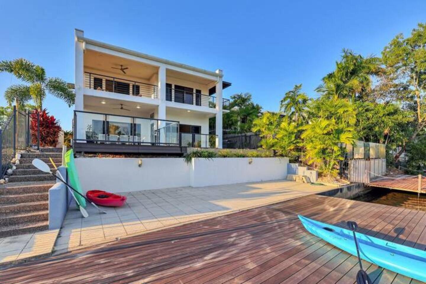Beautiful Bayview - King Beds, Pool Water Frontage