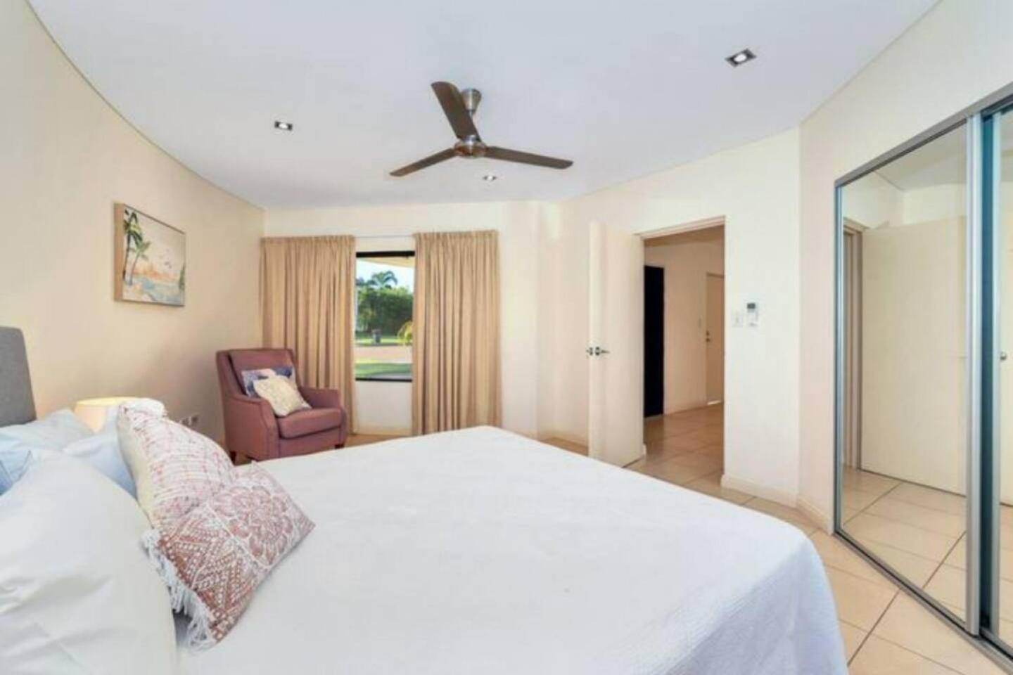 Beautiful Bayview - King Beds, Pool Water Frontage