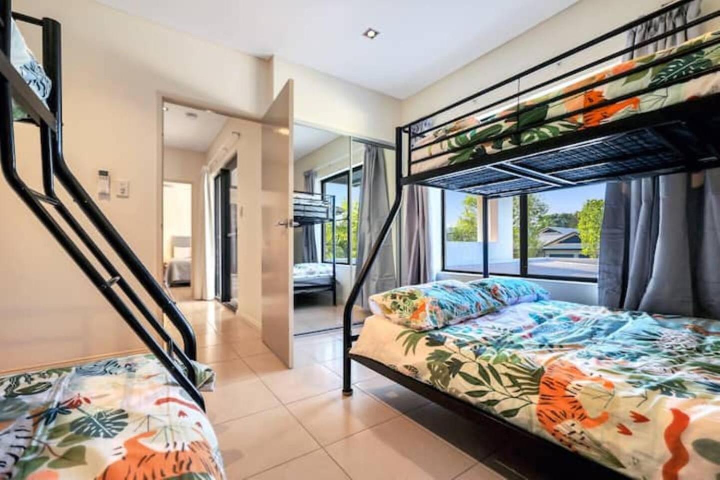 Beautiful Bayview - King Beds, Pool Water Frontage