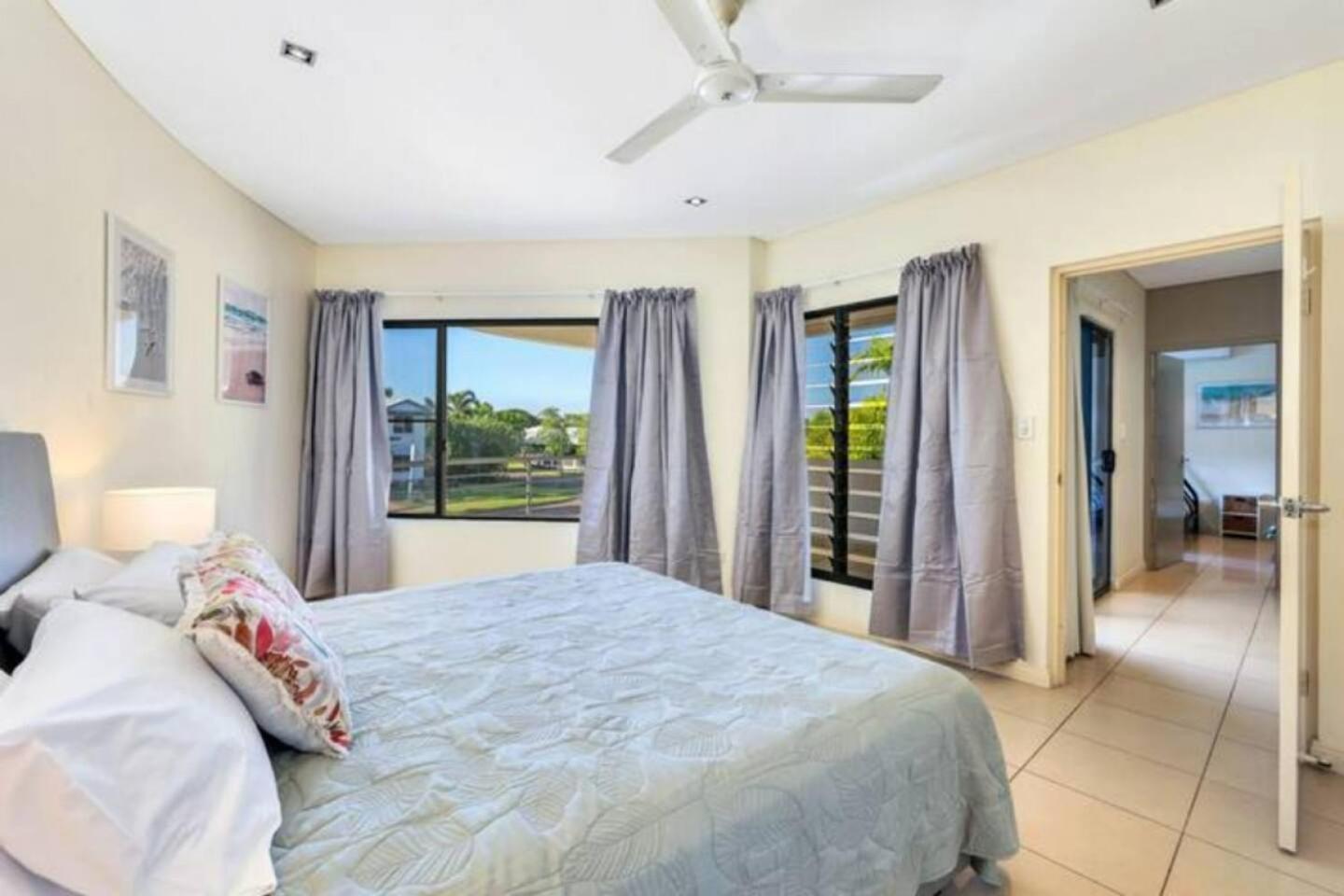 Beautiful Bayview - King Beds, Pool Water Frontage
