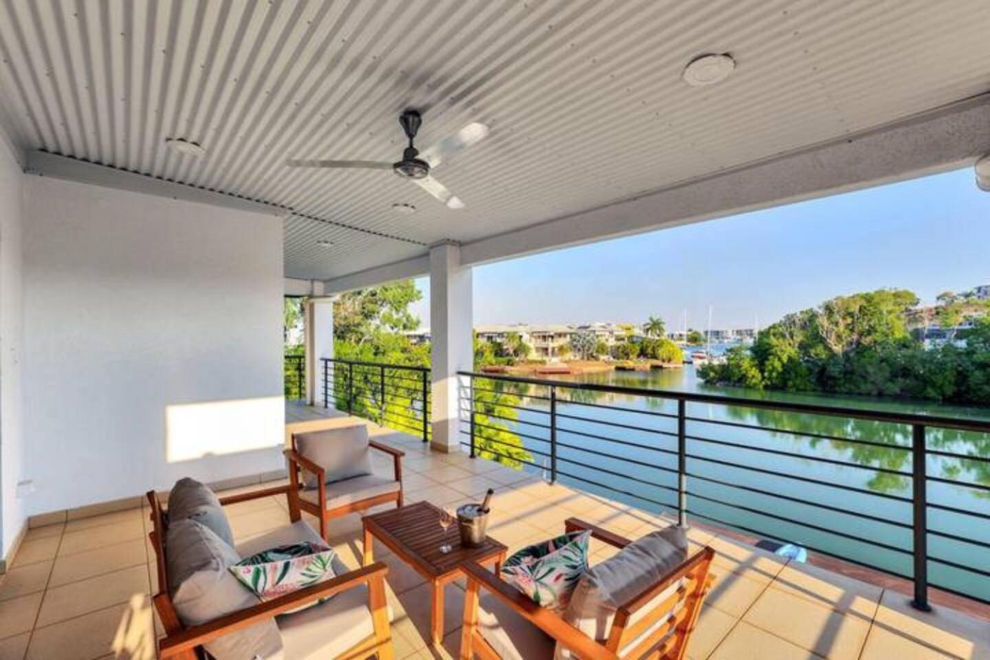 Beautiful Bayview - King Beds, Pool Water Frontage