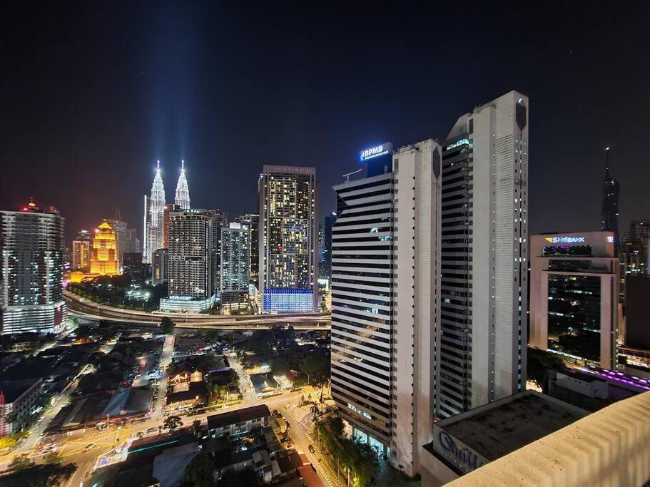 CL16A Muji Style Balcony Infinity Pool KLCC View