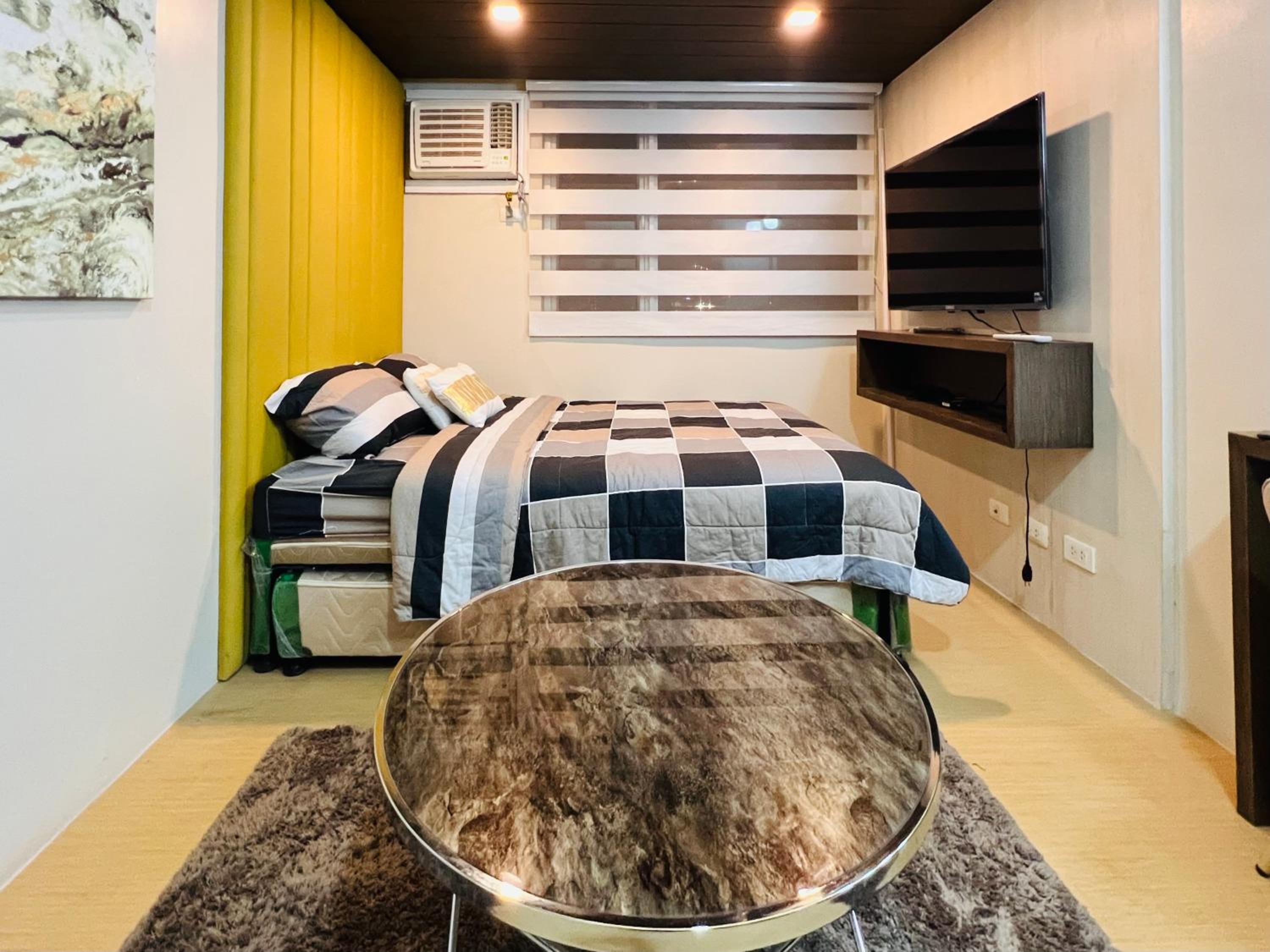 * *R Metropolitan Mirage view 4