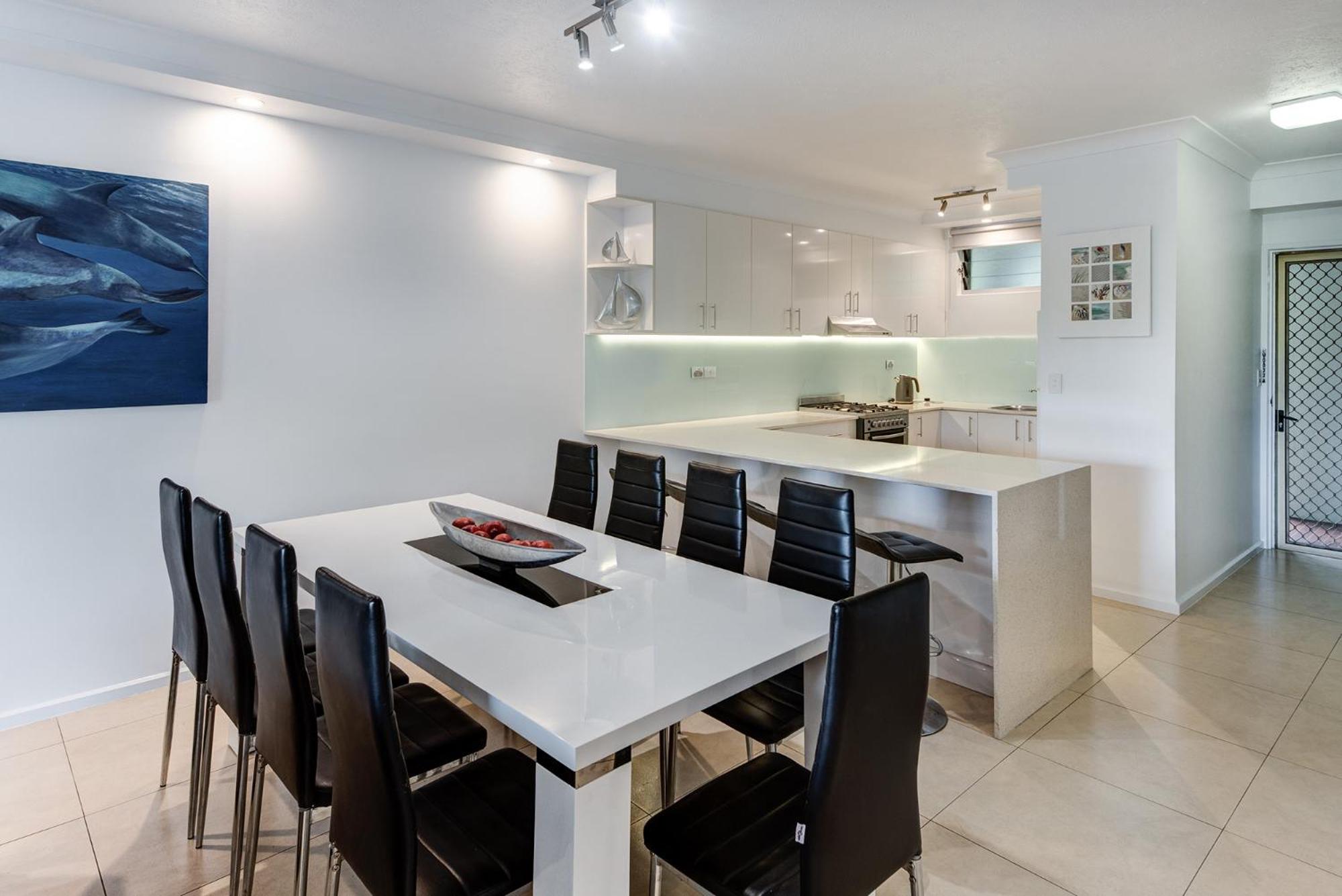 POINCIANA 101 HAMILTON ISLAND CENTRALLY LOCATED 3 BEDROOM, plus BUGGY!!