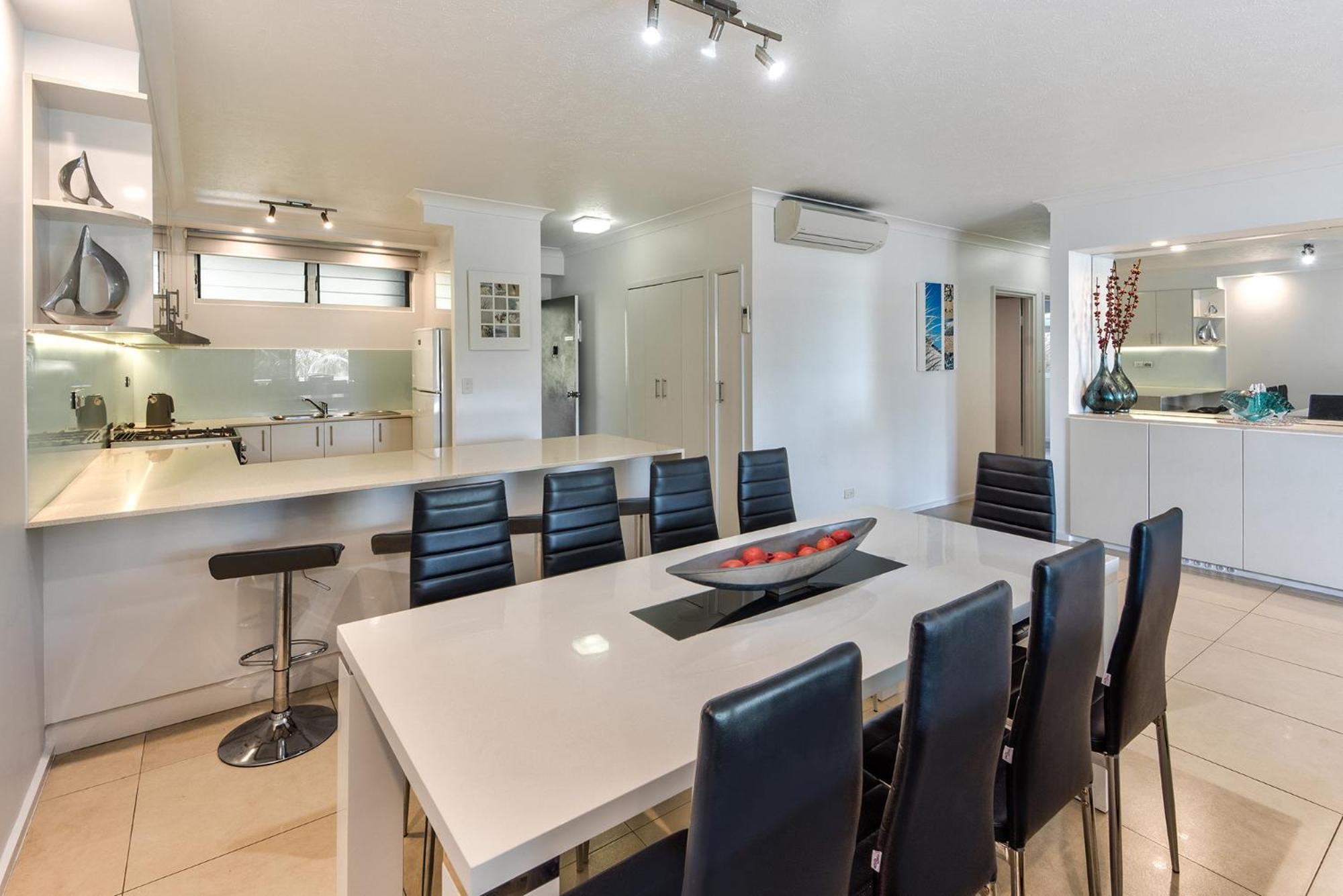 POINCIANA 101 HAMILTON ISLAND CENTRALLY LOCATED 3 BEDROOM, plus BUGGY!!
