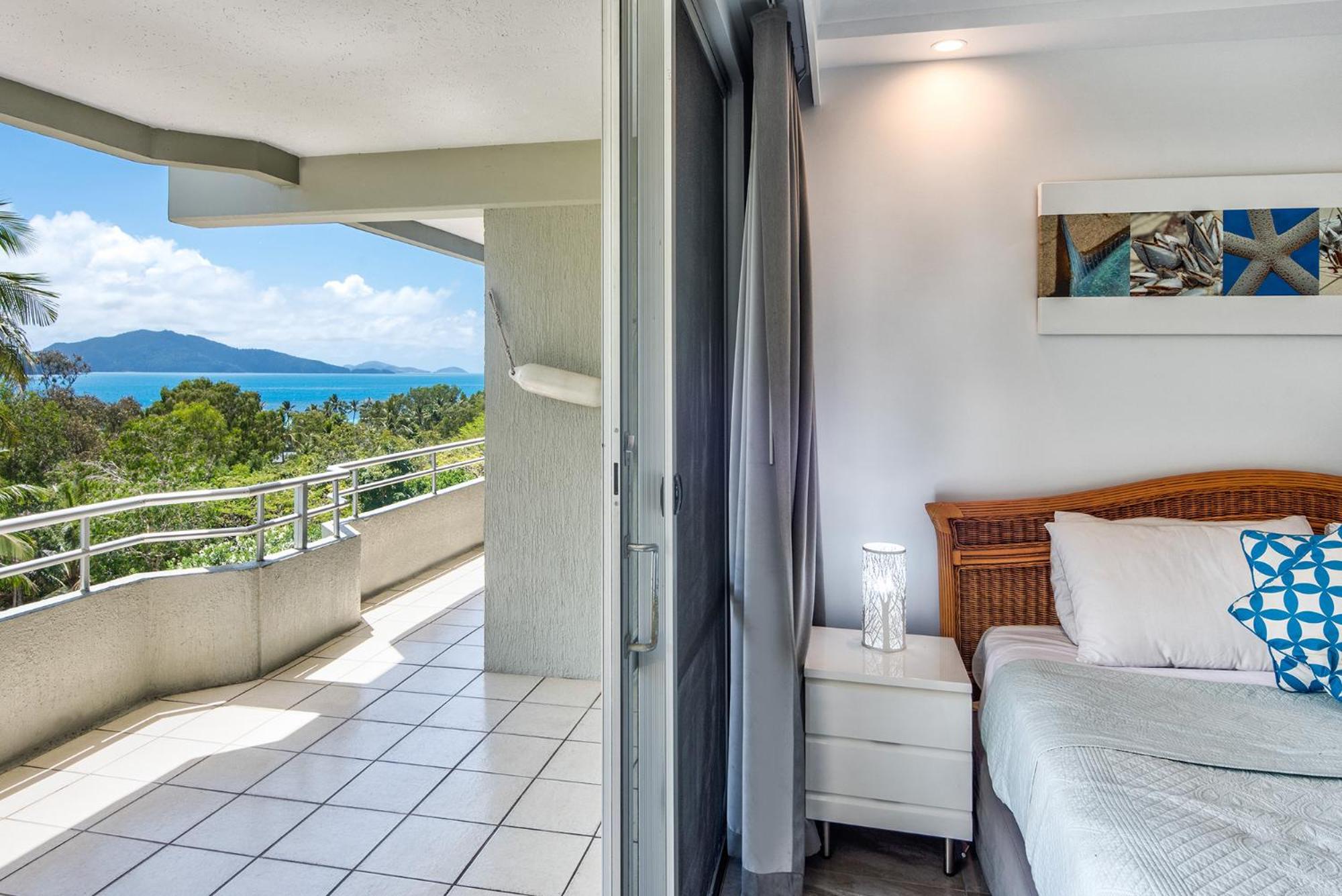 POINCIANA 101 HAMILTON ISLAND CENTRALLY LOCATED 3 BEDROOM, plus BUGGY!!