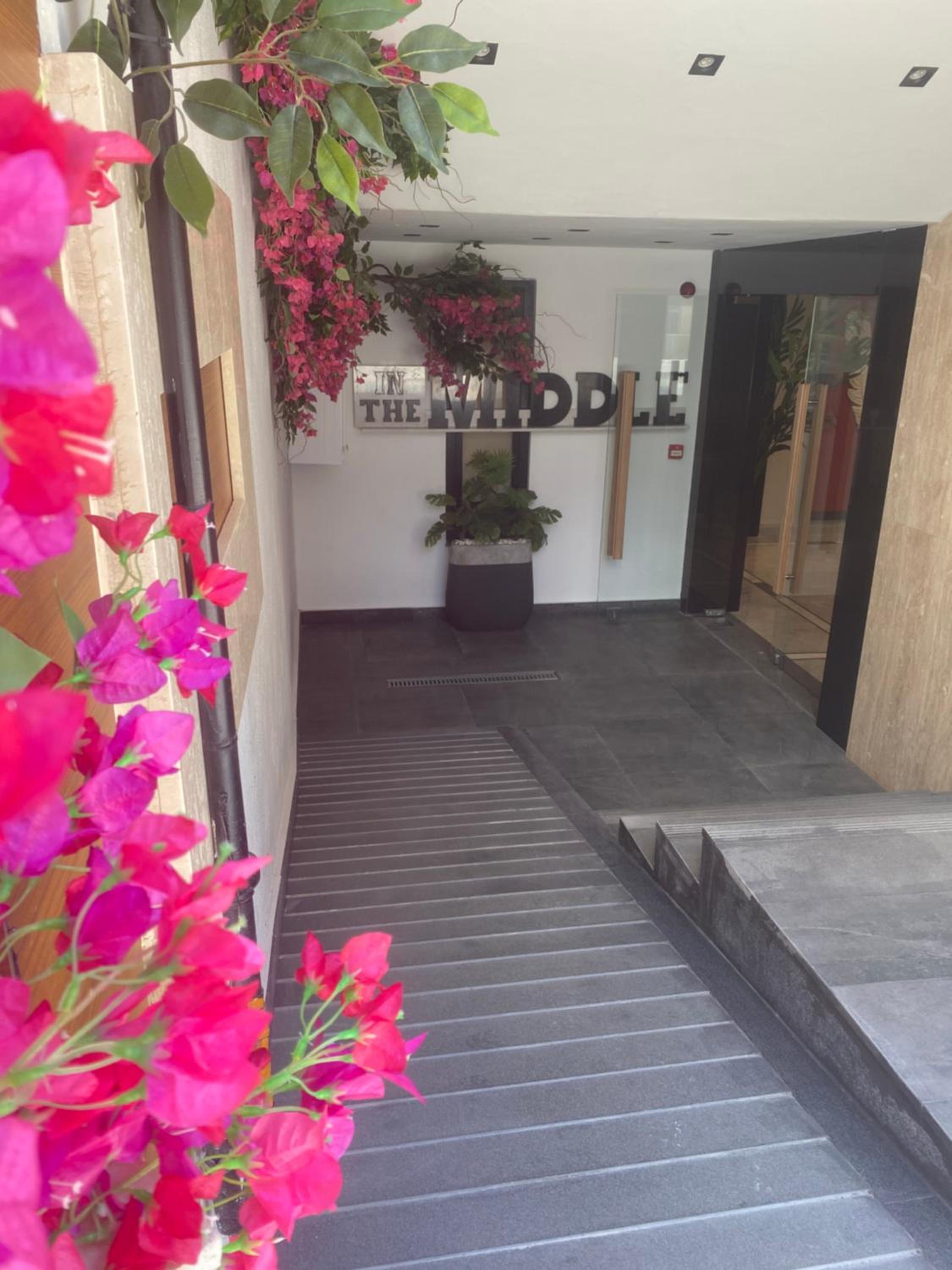 İn The Middle Otel - Image 85