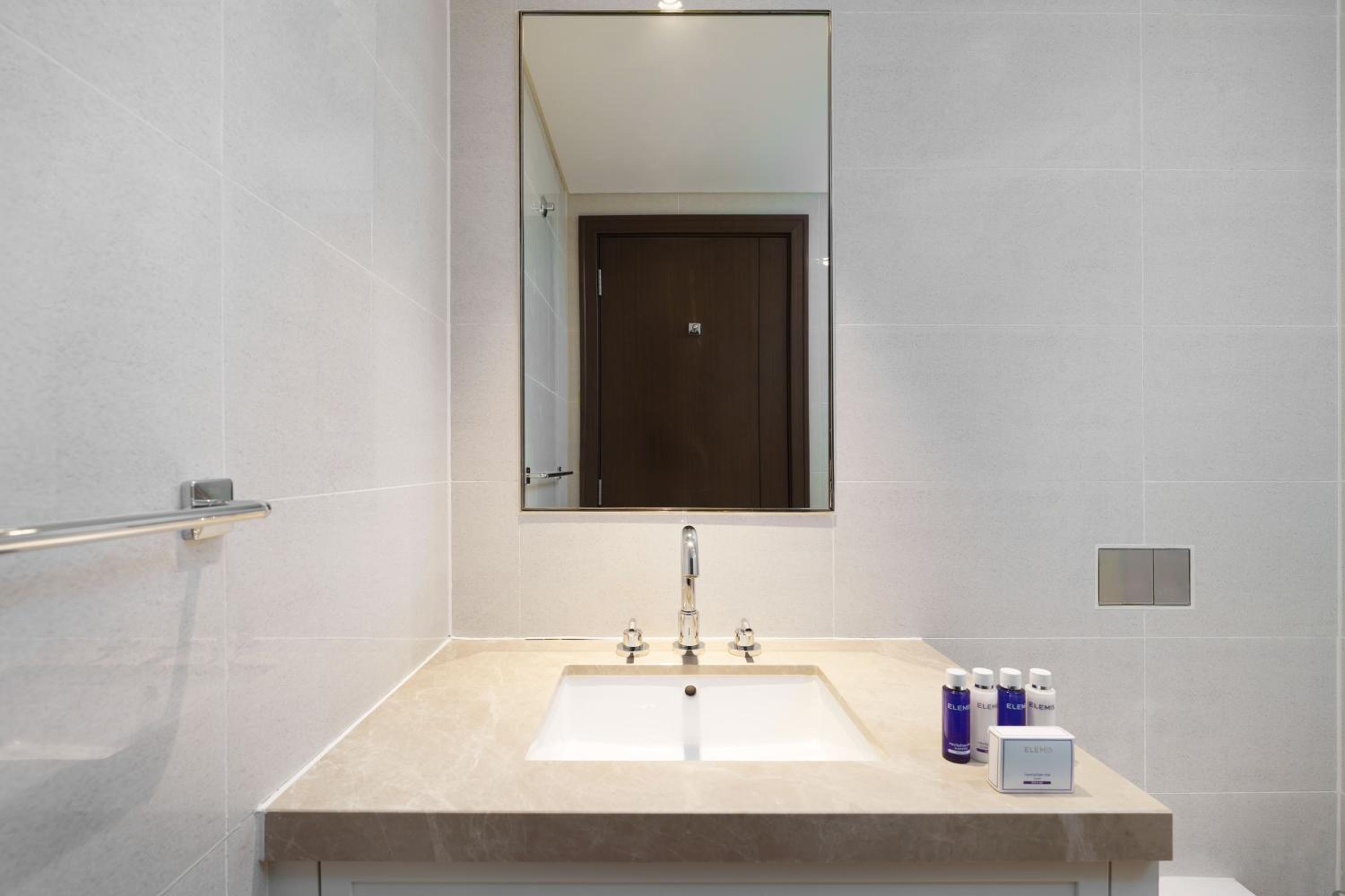 Maison Privee - Ultra Chic High-Floor Apt with Direct Burj Khalifa & Fountains Views