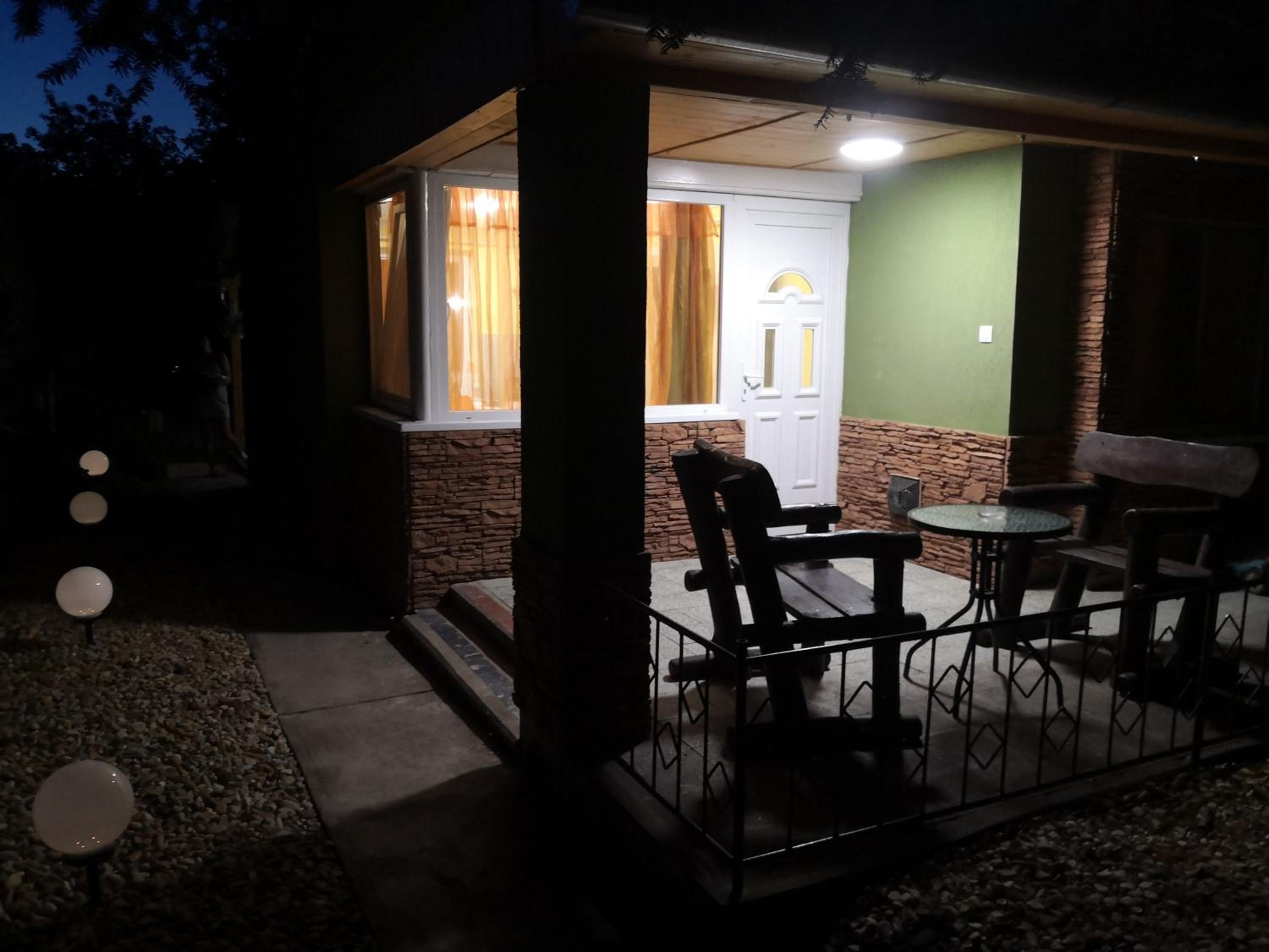 FIÓNA KUNYHÓJA APARTMANHÁZ