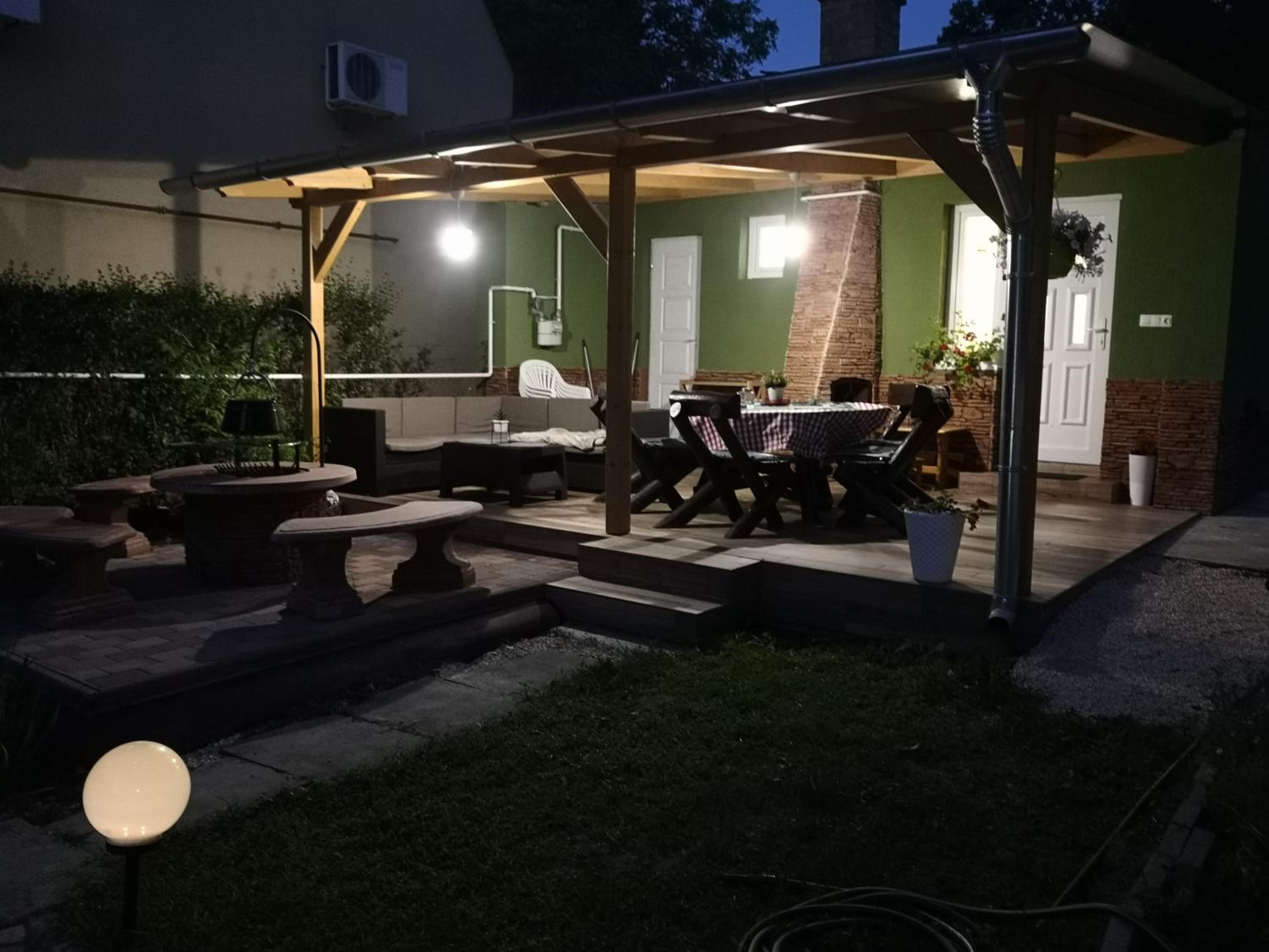 FIÓNA KUNYHÓJA APARTMANHÁZ
