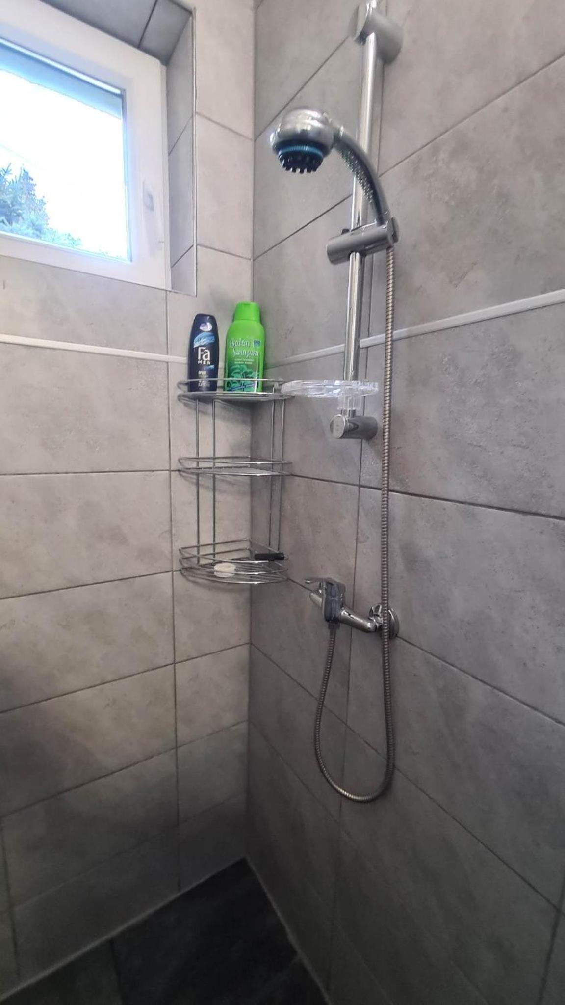FIÓNA KUNYHÓJA APARTMANHÁZ