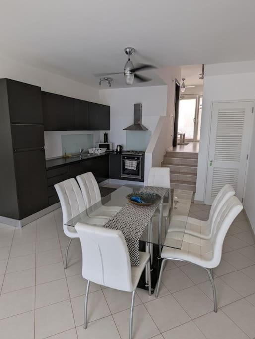 Large Townhouse close to Beach