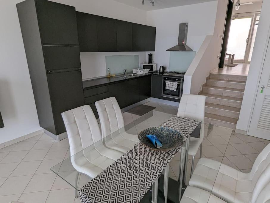 Large Townhouse close to Beach