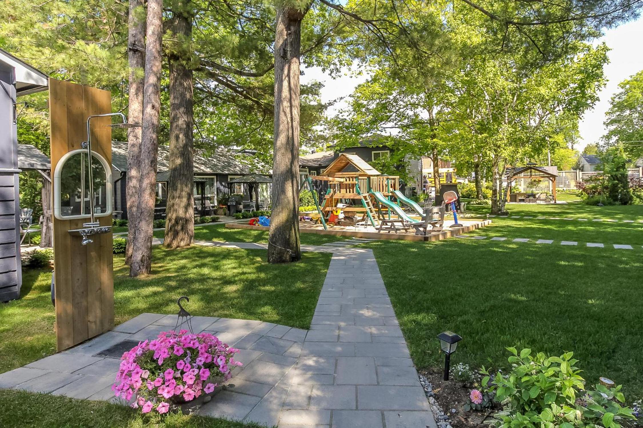 Adrian's Wasaga Rentals