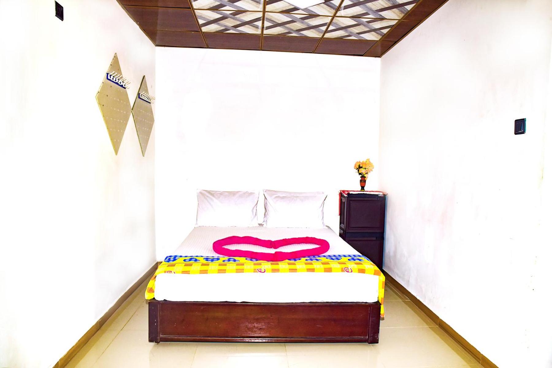 Saki Villa, boat tours & sea food with rotti