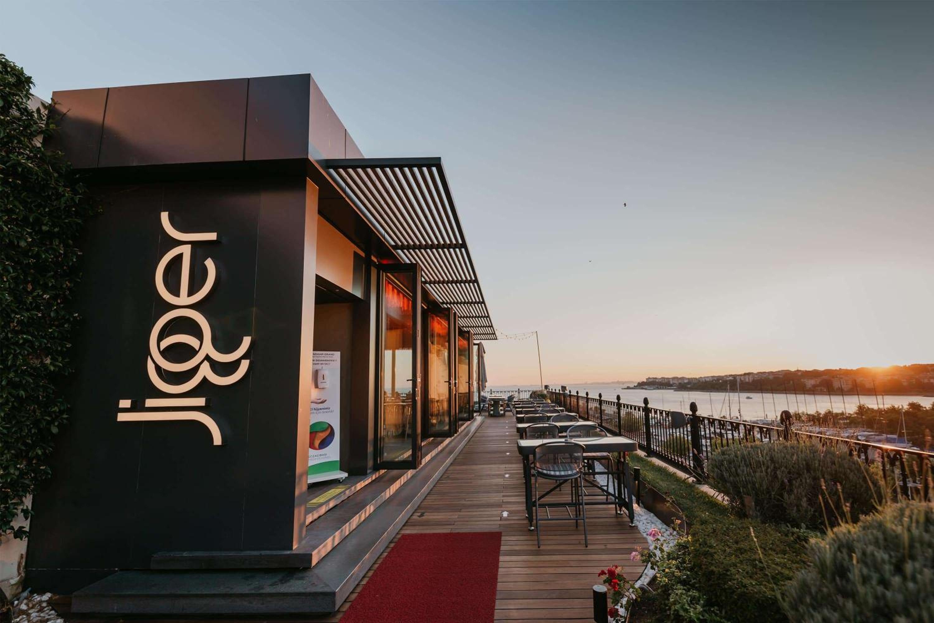 Wyndham Grand Istanbul Kalamış Marina Hotel - Image 17