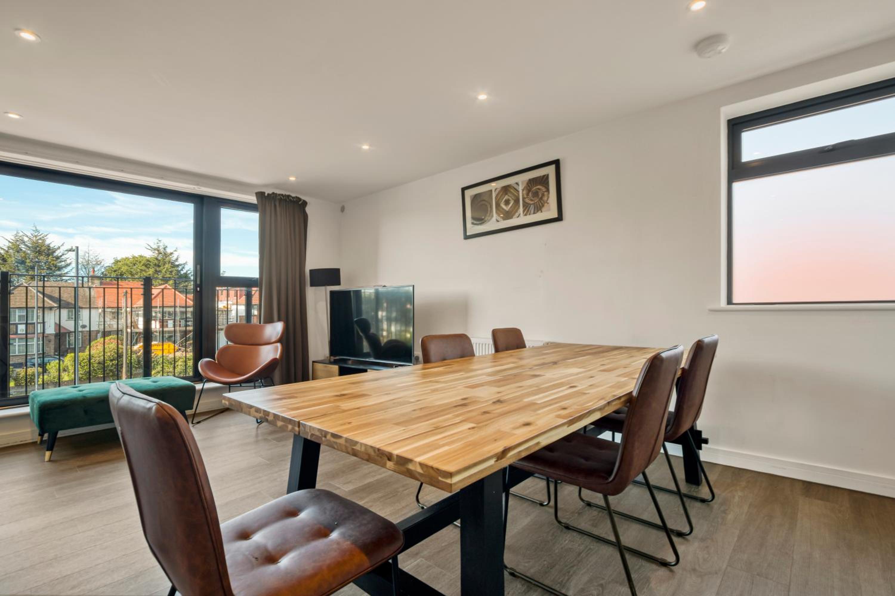 Modern Penthouse in Wembley