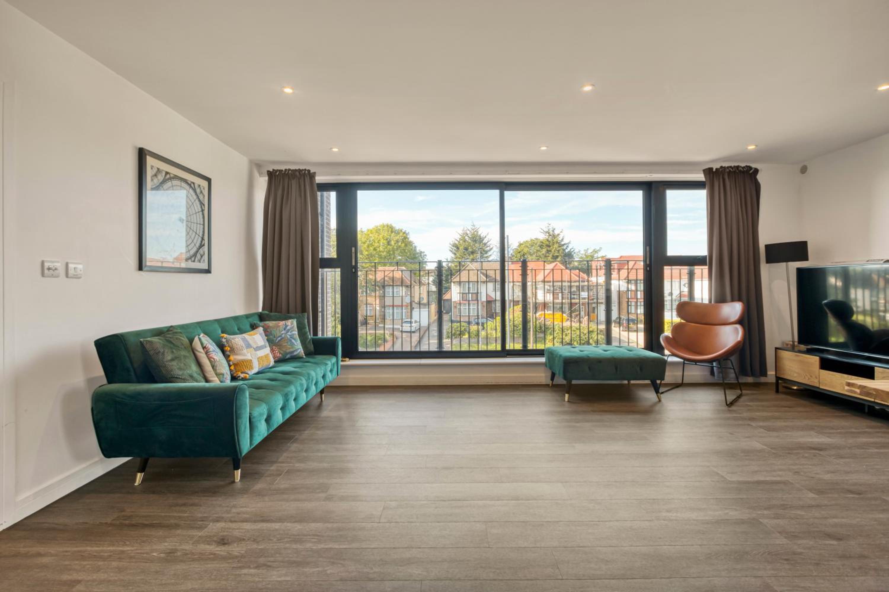 Modern Penthouse in Wembley