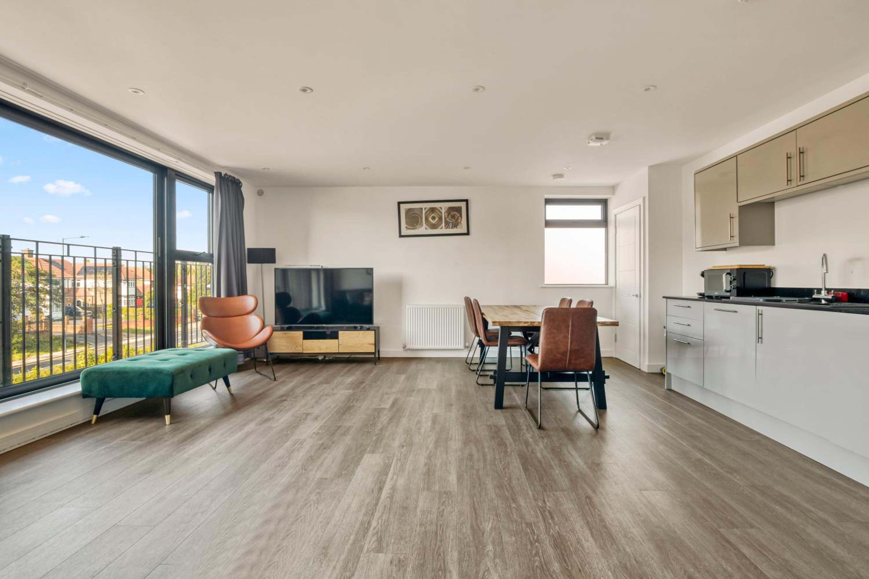 Modern Penthouse in Wembley