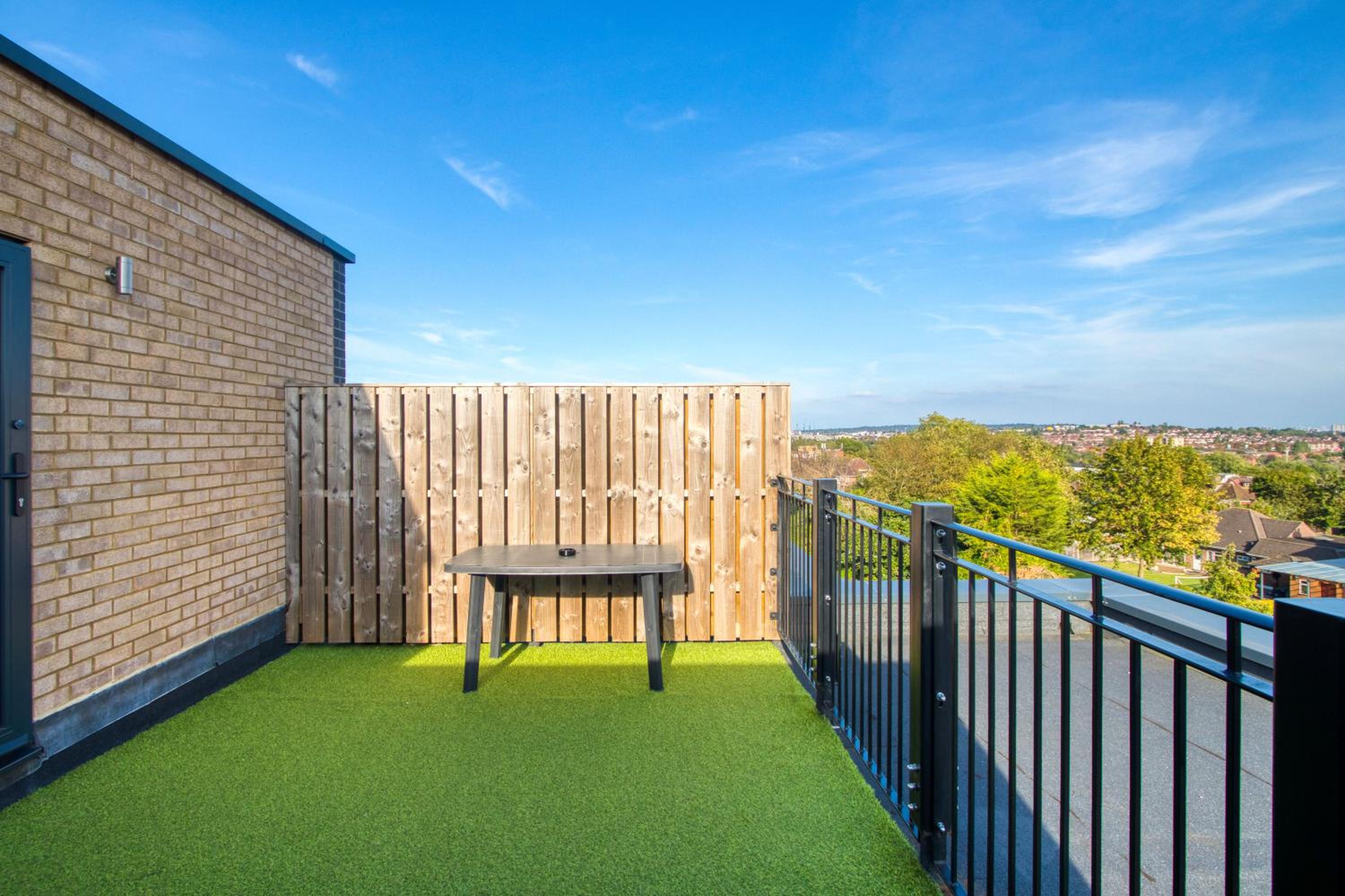 Modern Penthouse in Wembley