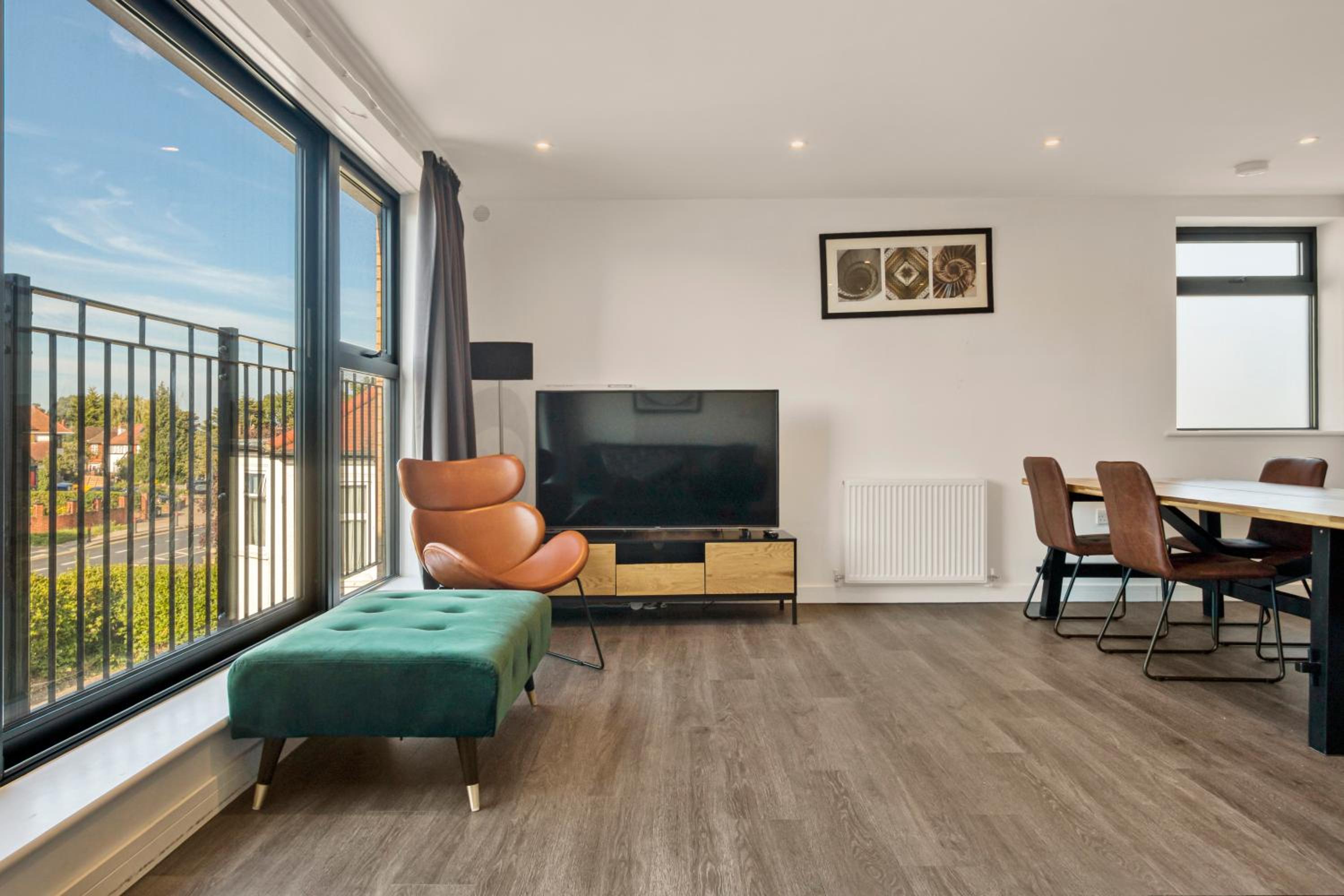 Modern Penthouse in Wembley
