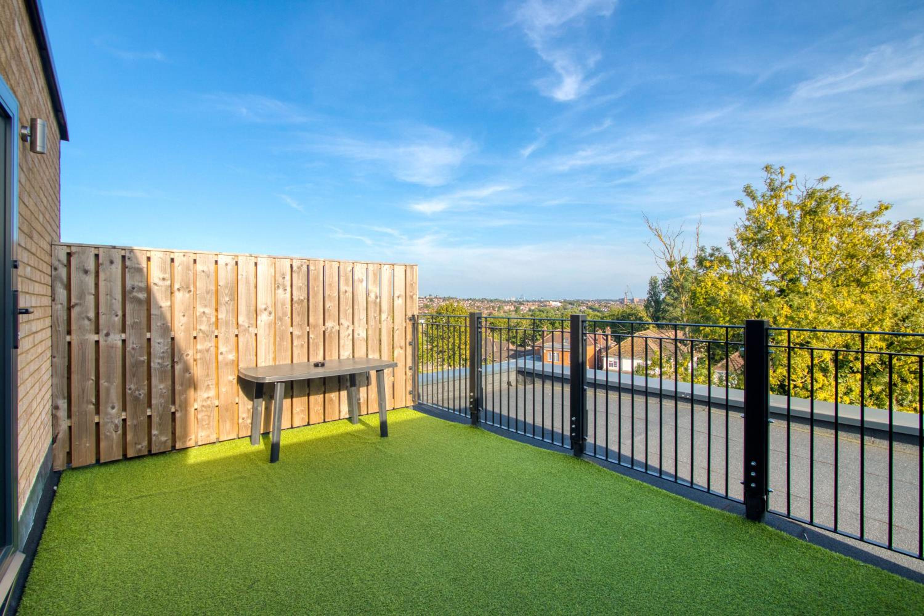 Modern Penthouse in Wembley