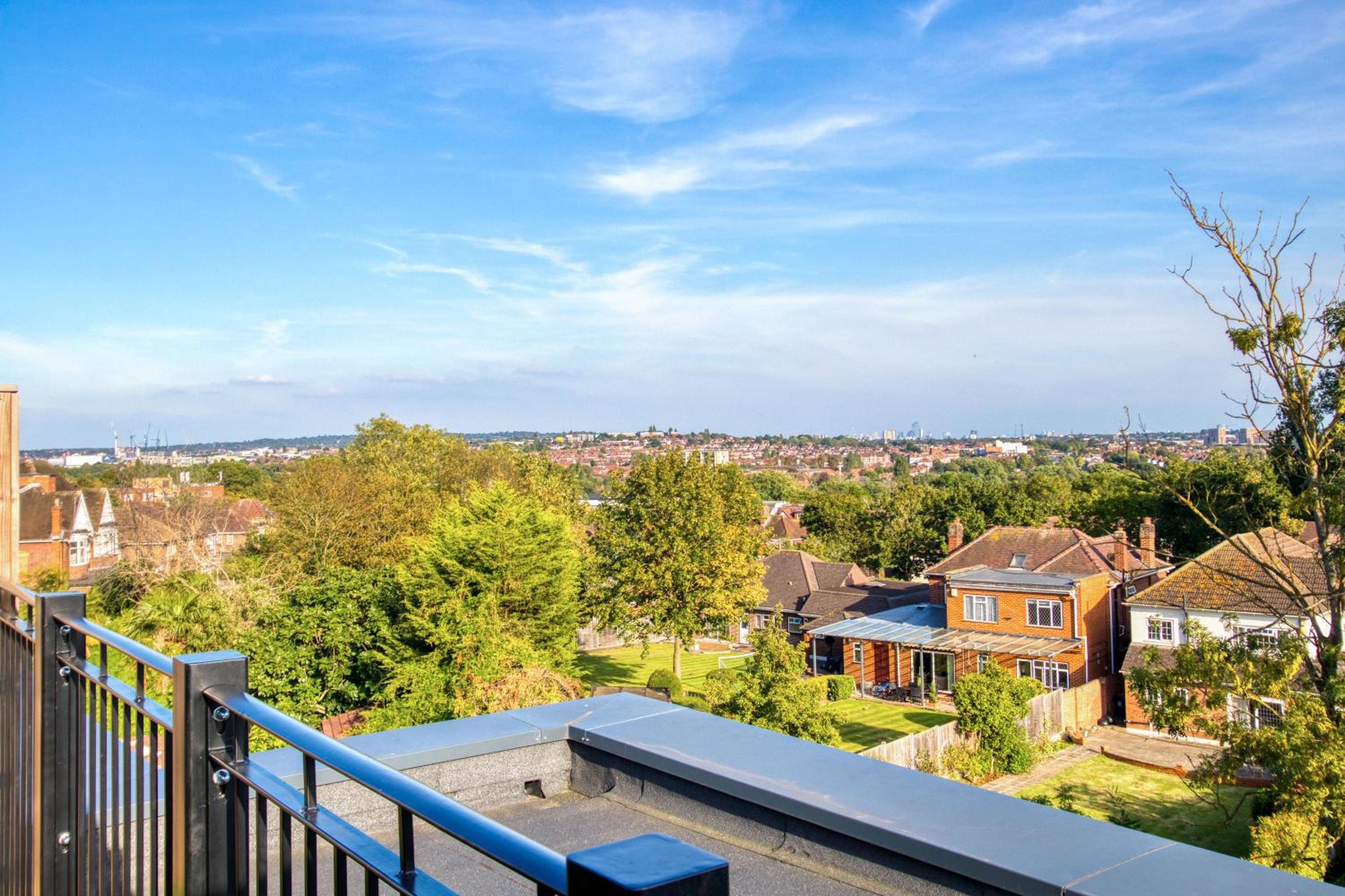 Modern Penthouse in Wembley