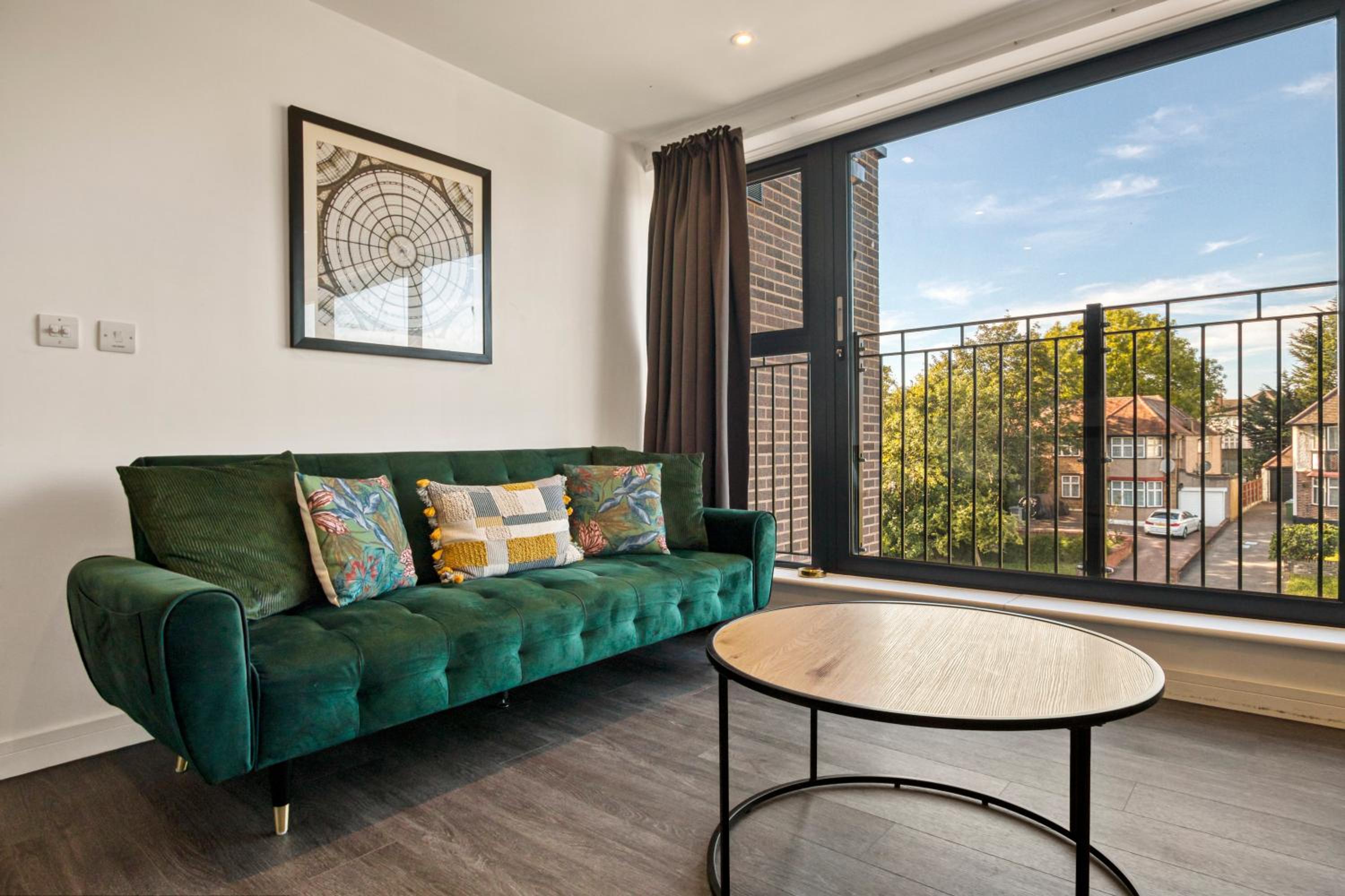 Modern Penthouse in Wembley