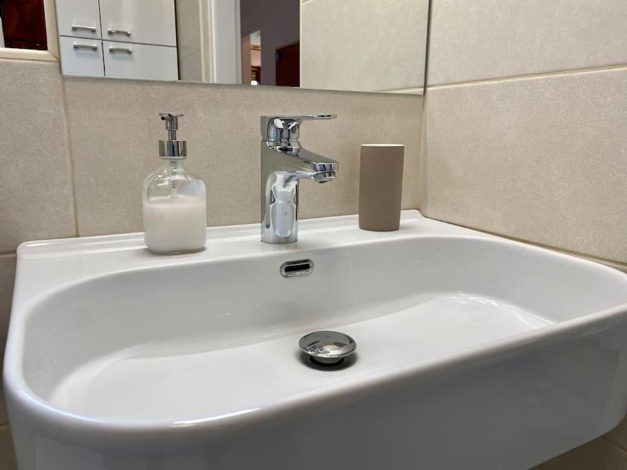 Spacious APT in a Quiet Neighbourhood + Private Parking view 5