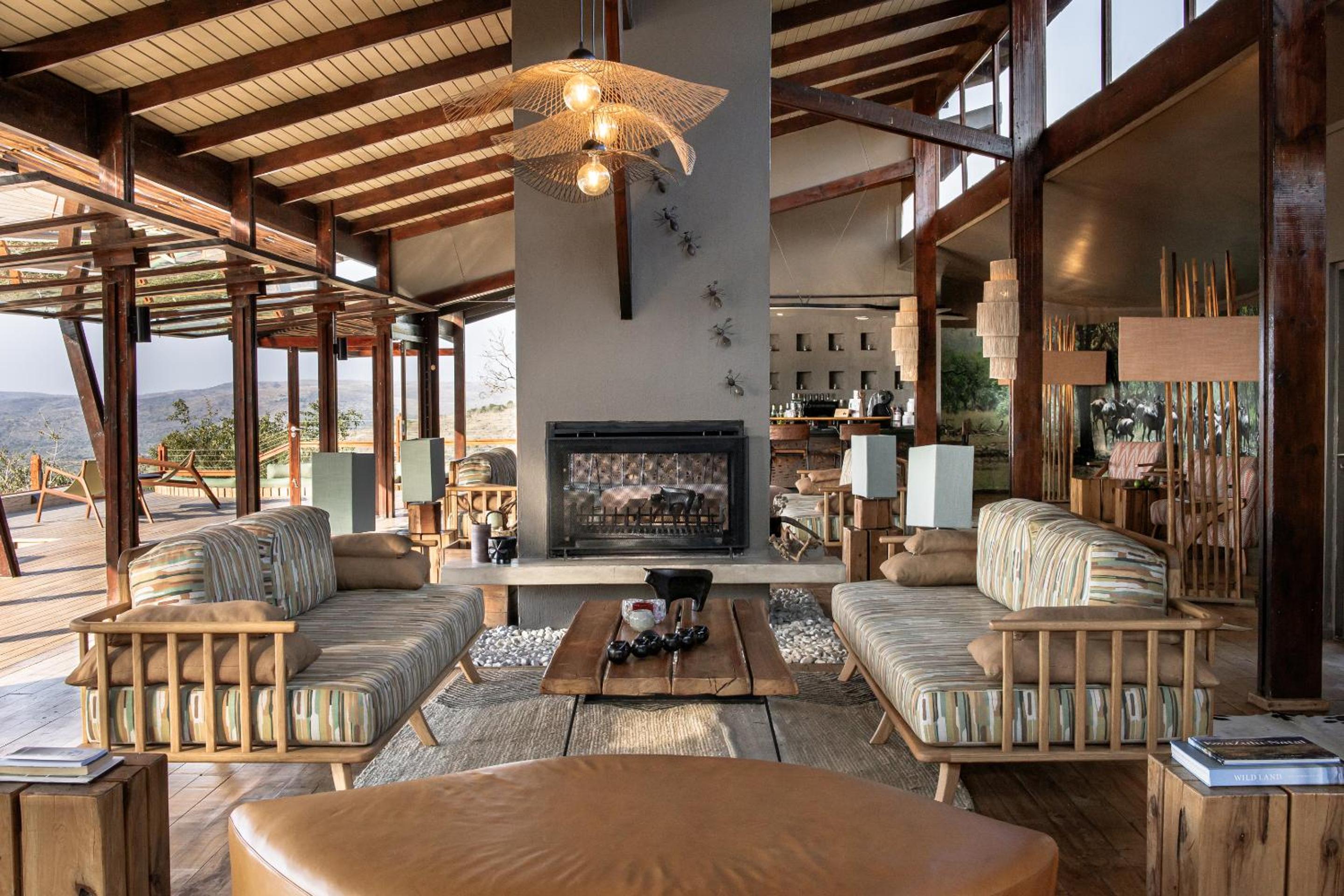 Rhino Ridge Safari Lodge