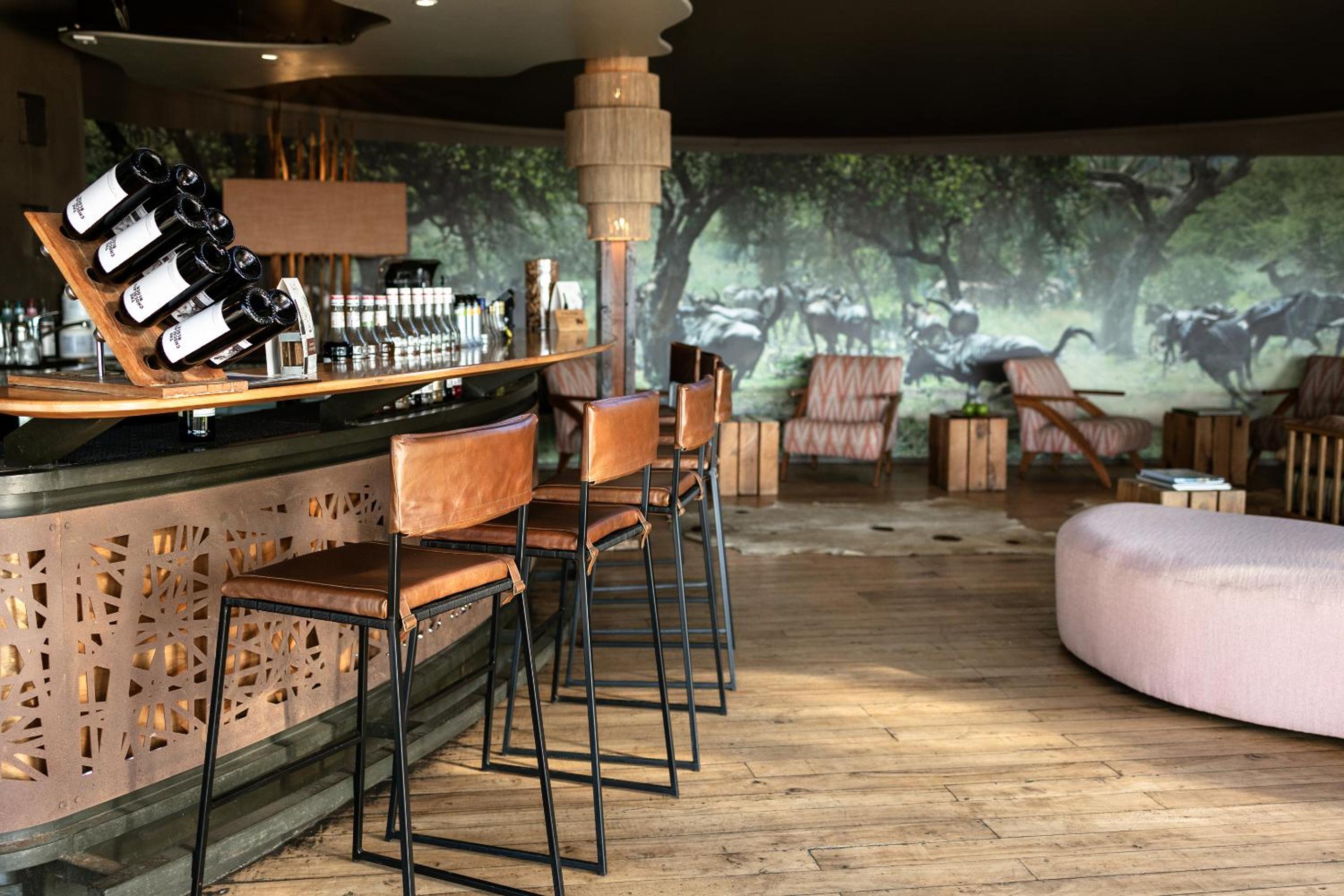 Rhino Ridge Safari Lodge
