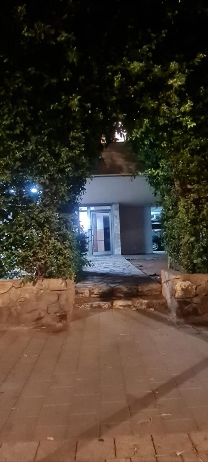 Home+Office in a 3 room flat & parking view 3