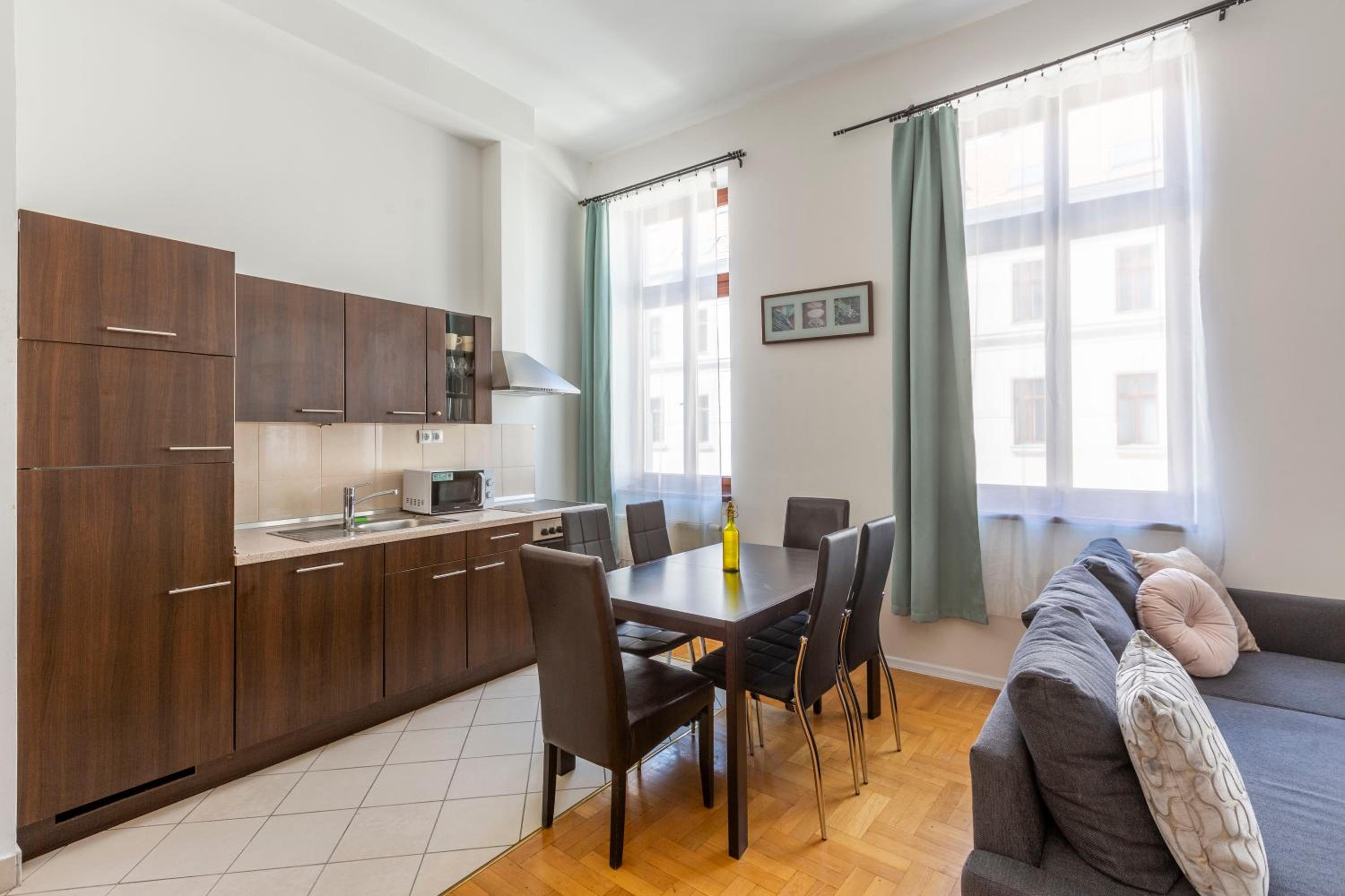 Central Gozsdu Aparment by Quentin Homes view 3
