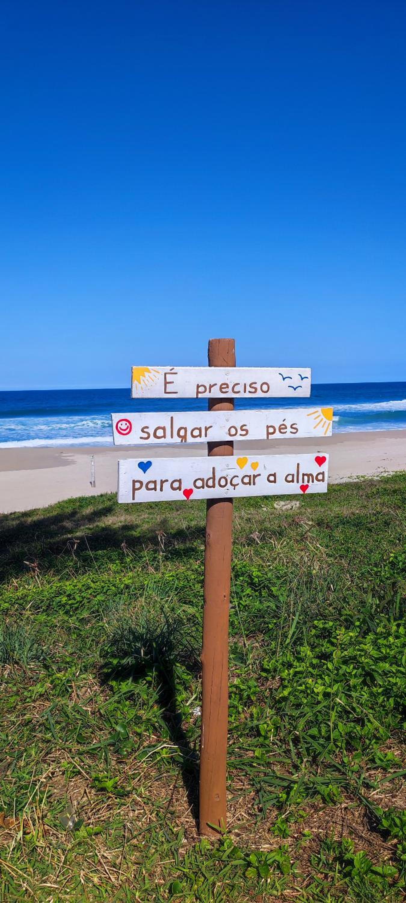 Apto com churrasqueira 500m do mar com vista da salaSacada para horizonte