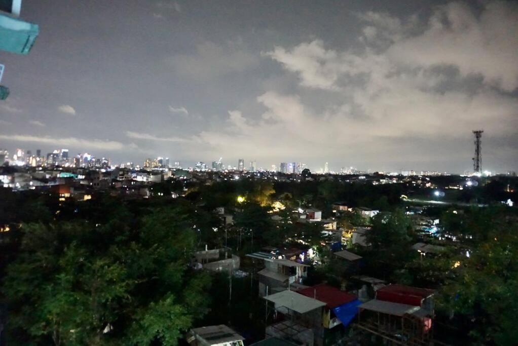 Bi-level unit with City View view 3