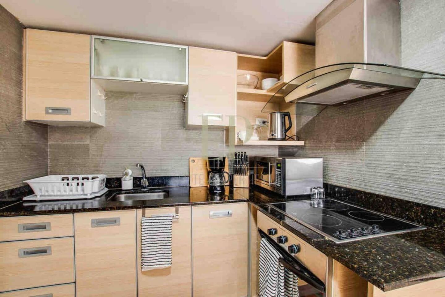 CR MARIPOSA RENTALS Comfortable penthouse, AC, pool, gym, tennis