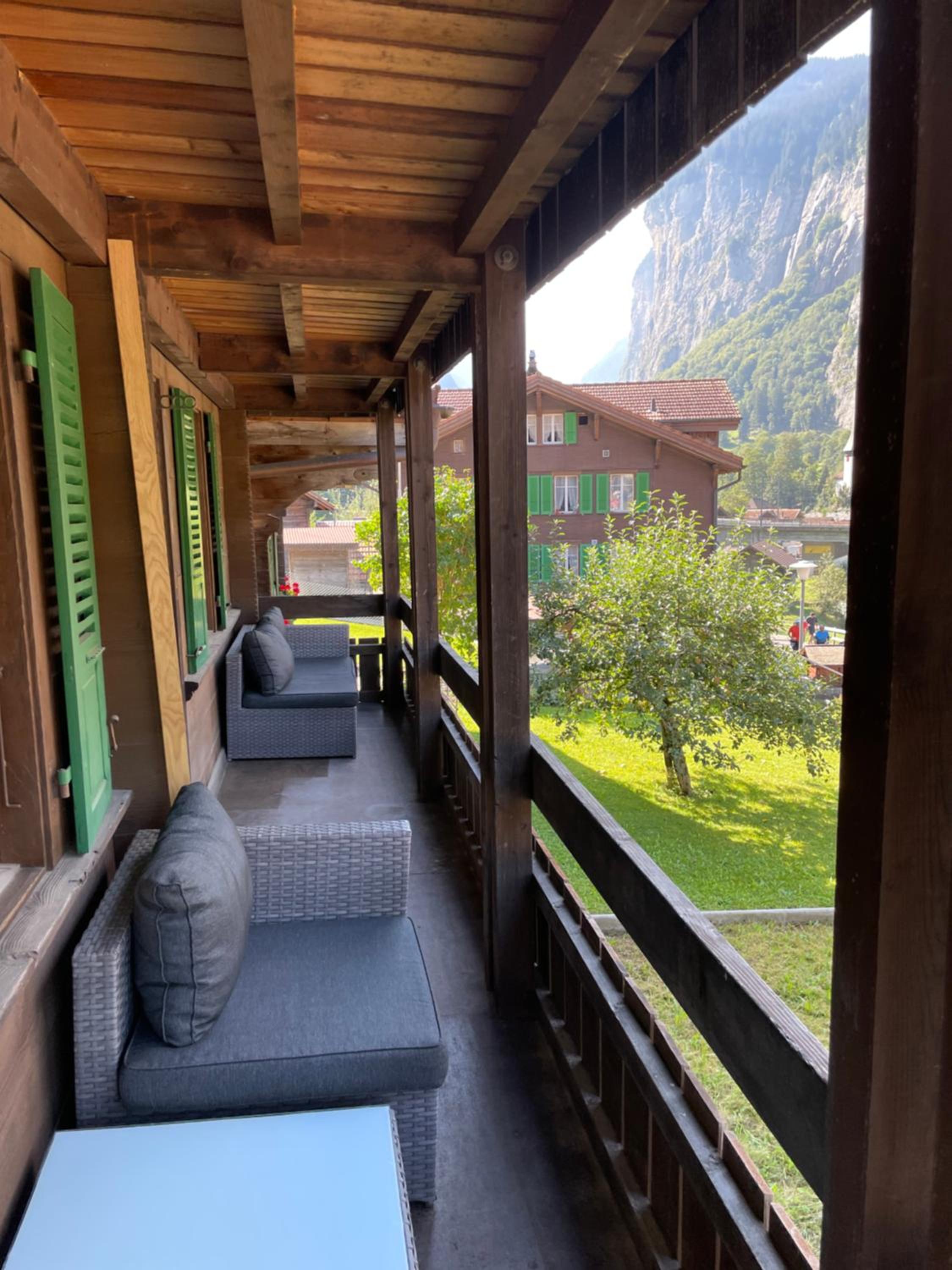 Staubbach View - Traditional Chalet Apartment