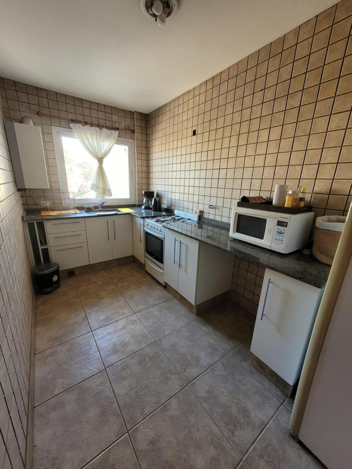 Departamento zona balcarce, amplio, 2 hab, 2 baños y cochera