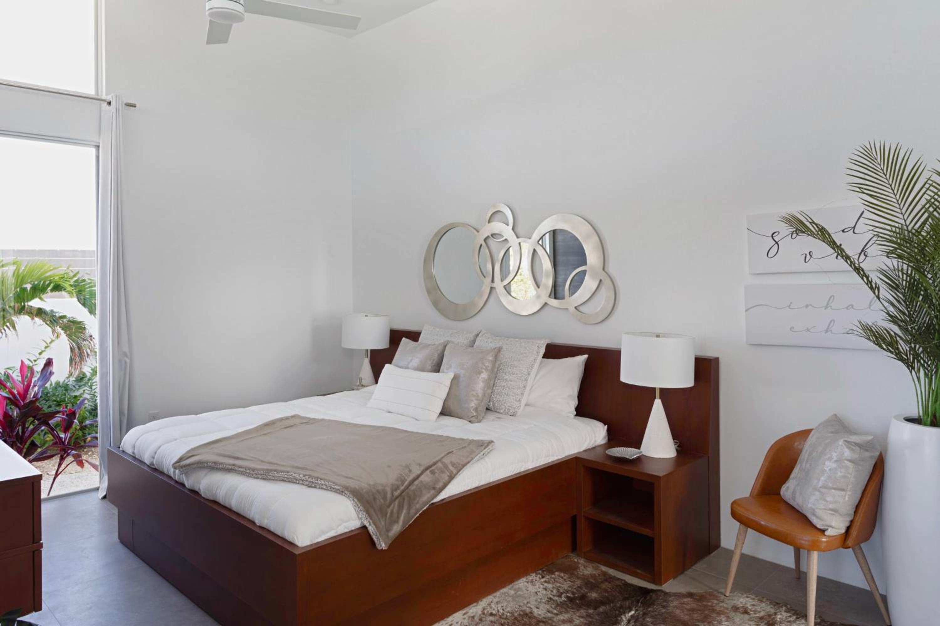 White Villas - Romantic Getaway - Oceanside Large Modern Studio with Pool, 500ft from Long Bay Beach view 5