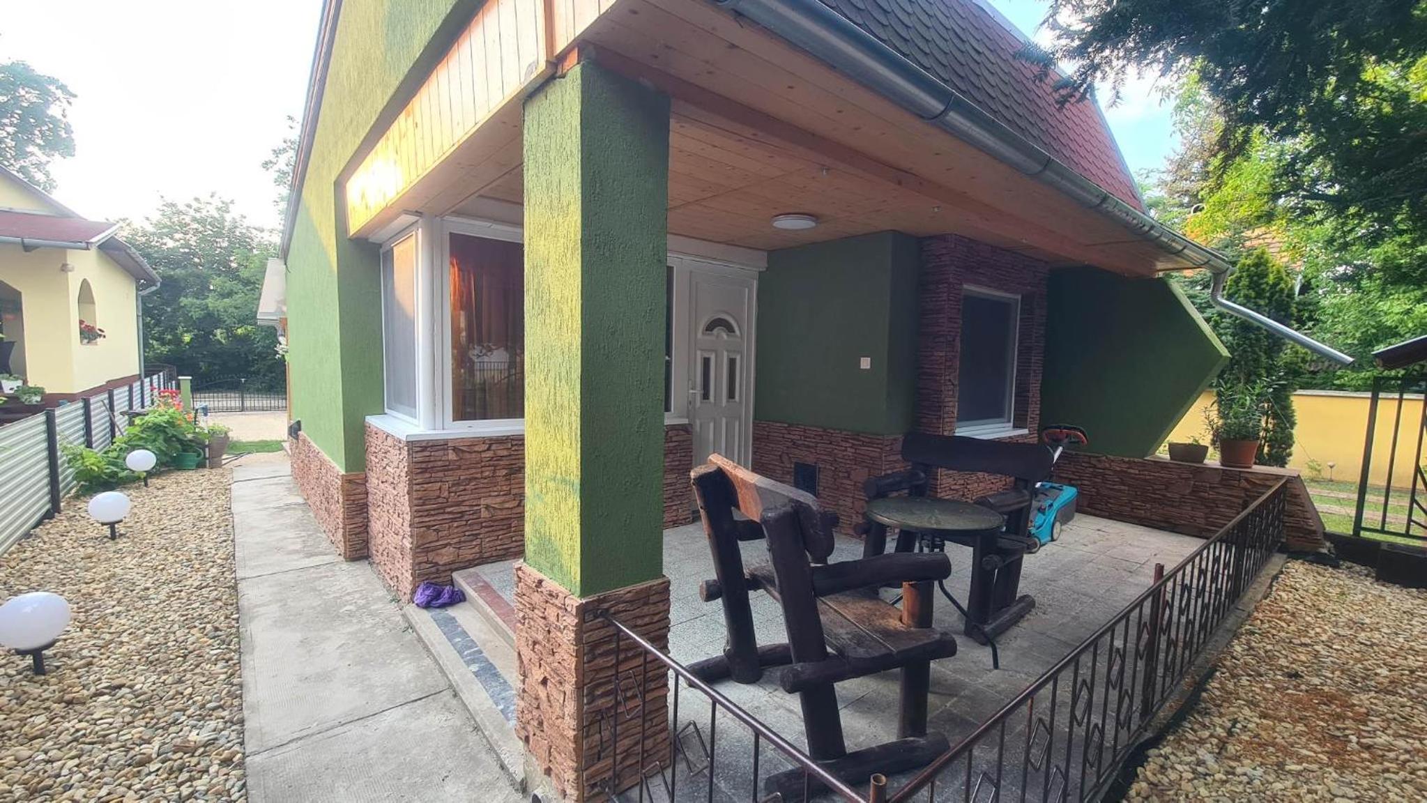 FIÓNA KUNYHÓJA APARTMANHÁZ