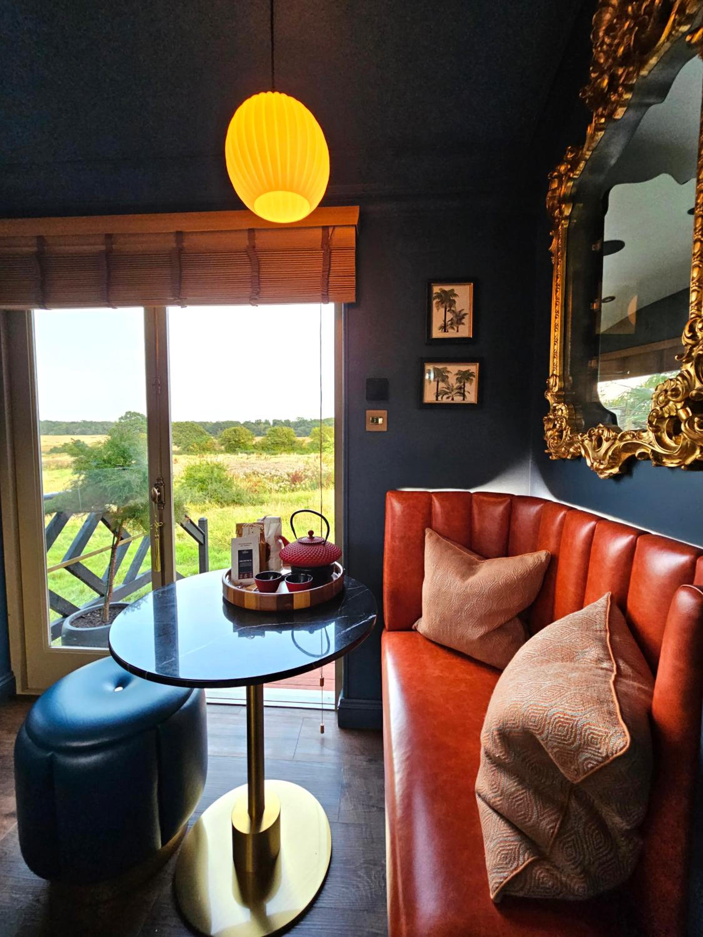 Lavish Country Retreat 30mins Taxi Ride From West London view 3