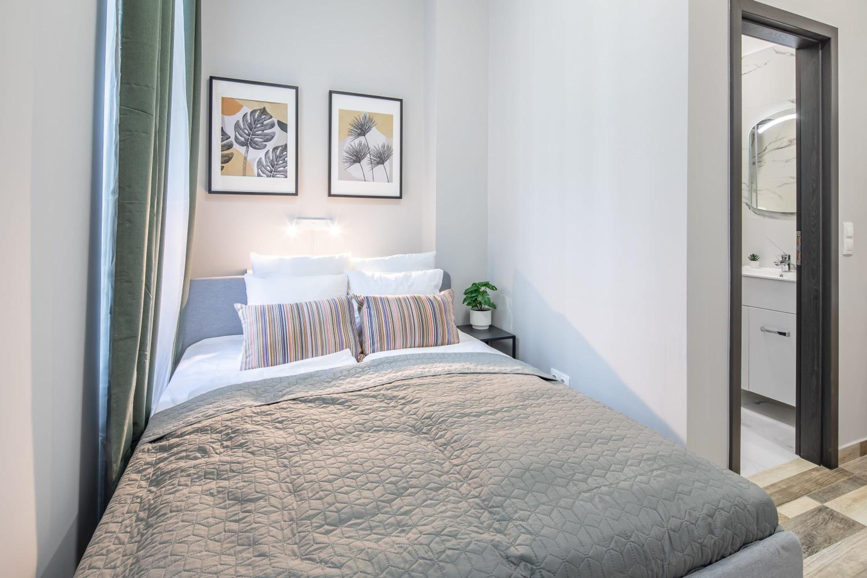 Central New Cozy view 5