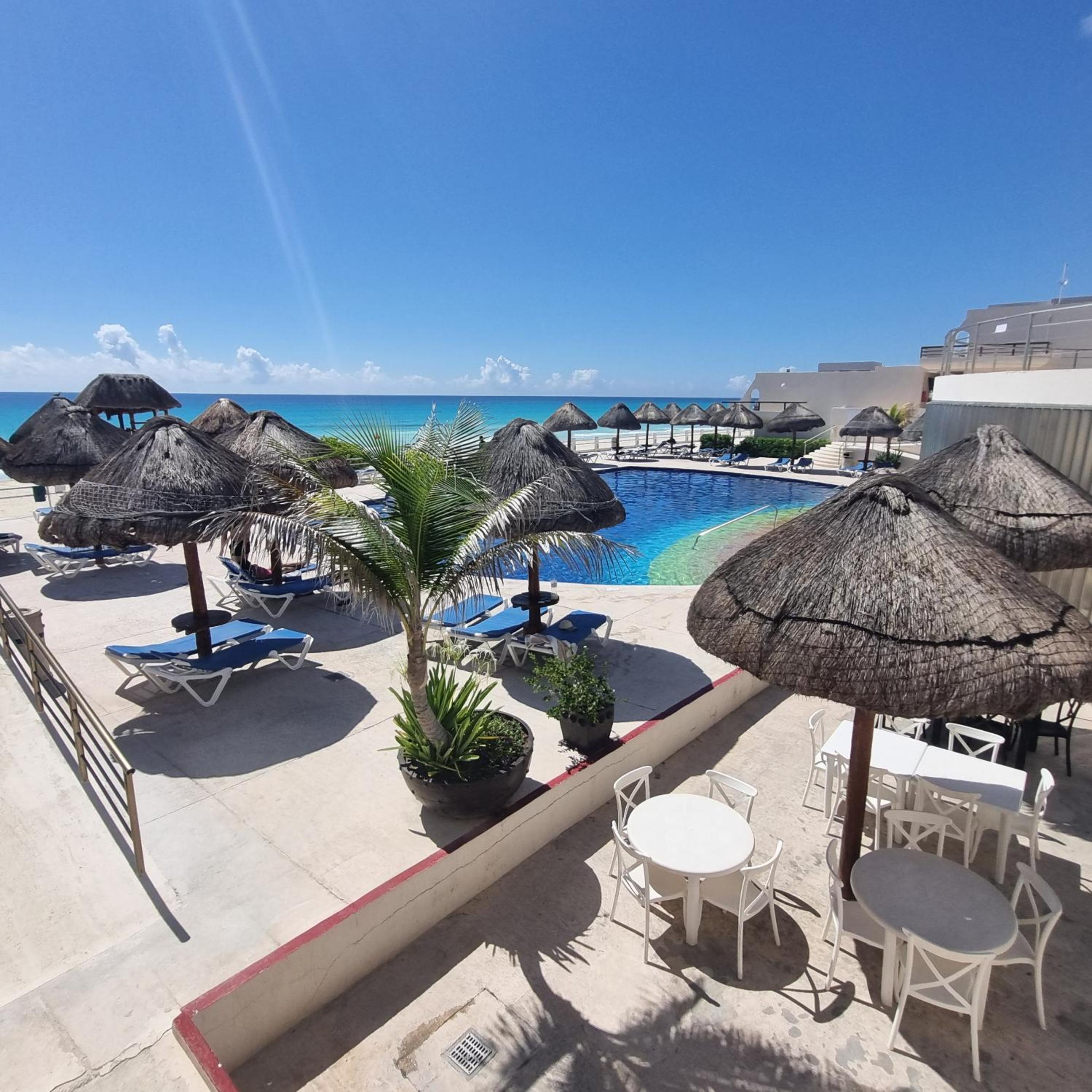 Beachfront apartment Marlin Villa 107