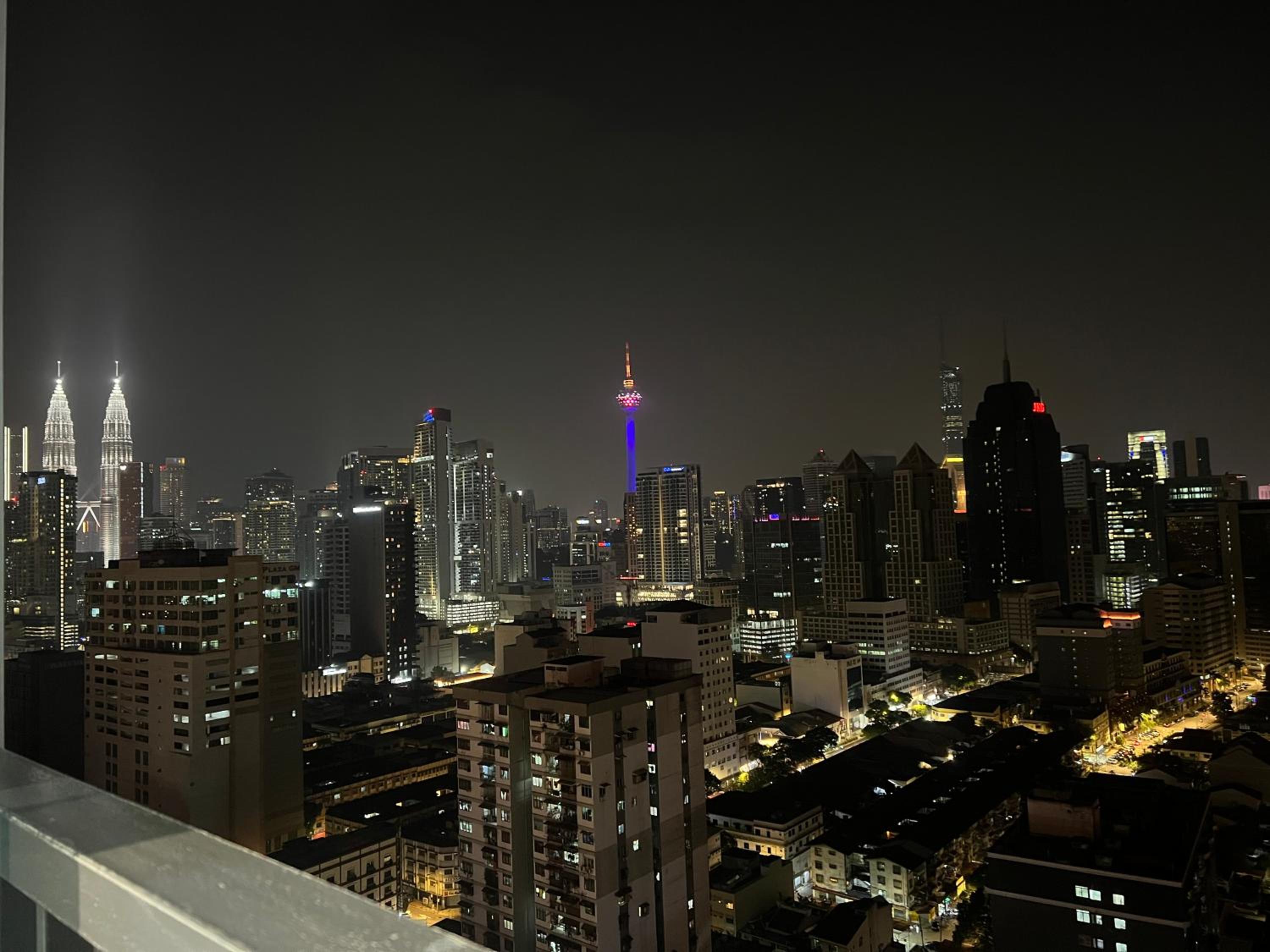 Cozy luxury couple studio apartment chambers kl klcc kl tower view