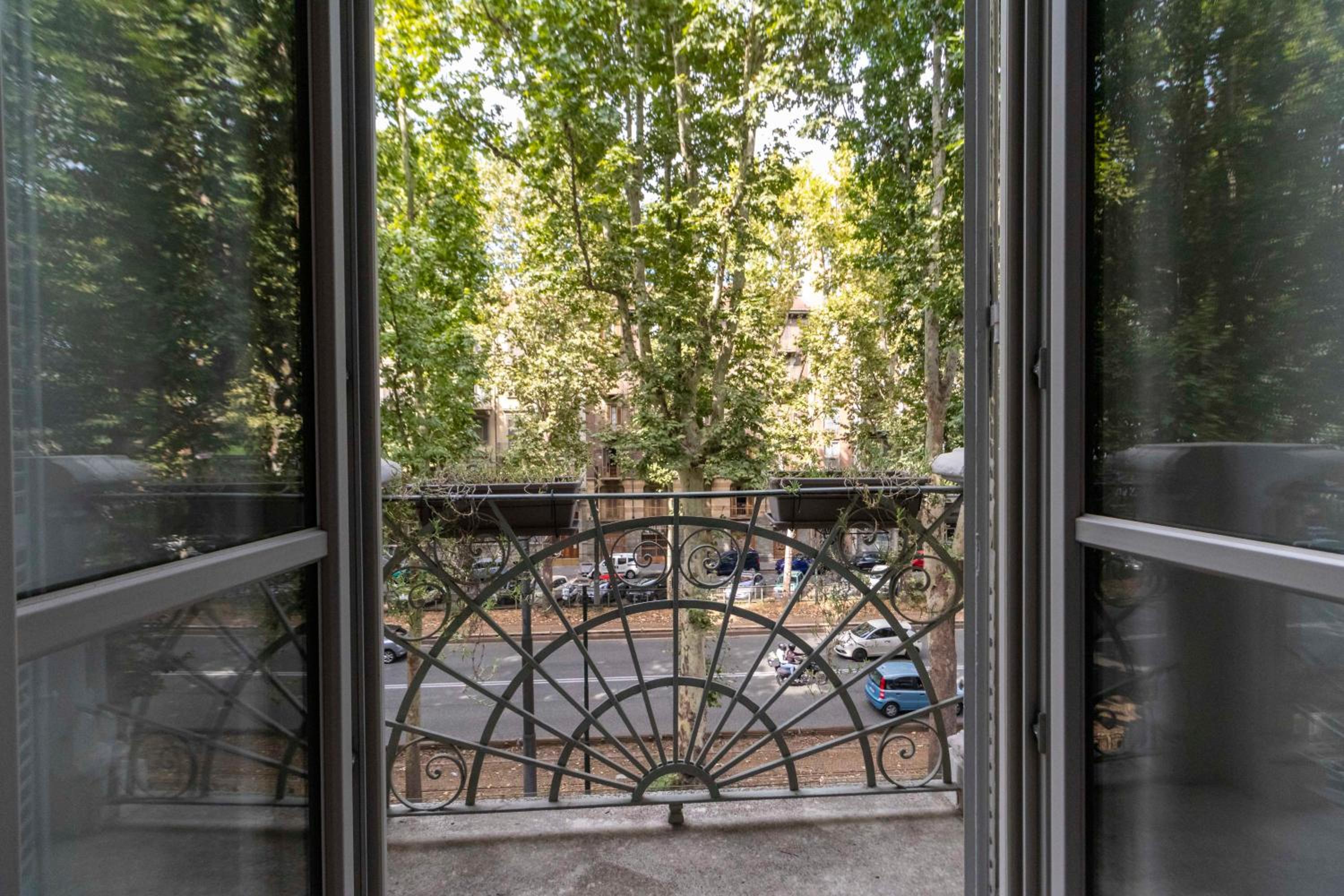 GuestHost - Apt x4 1km from Don Bosco Bus Station! view 4