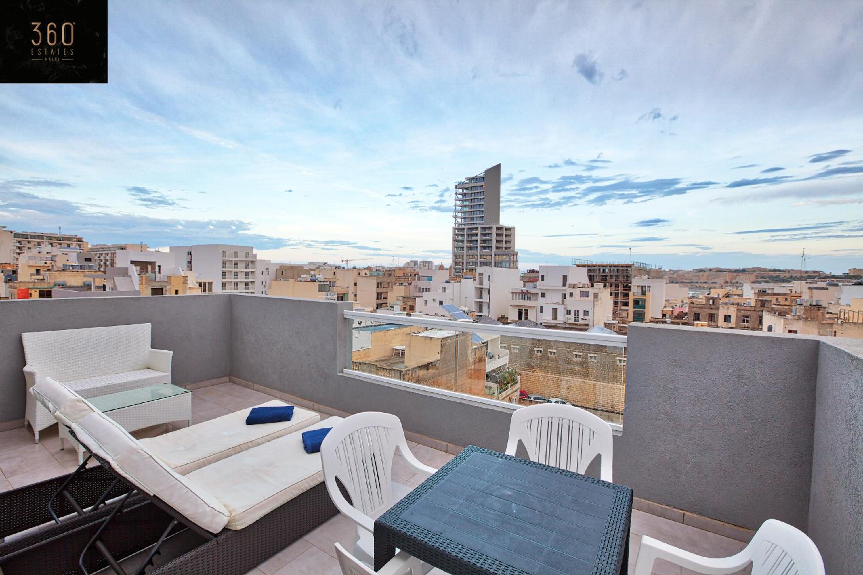 Beautiful, 2BR Penthouse with large balcony + BBQ by 360 Estates view 4