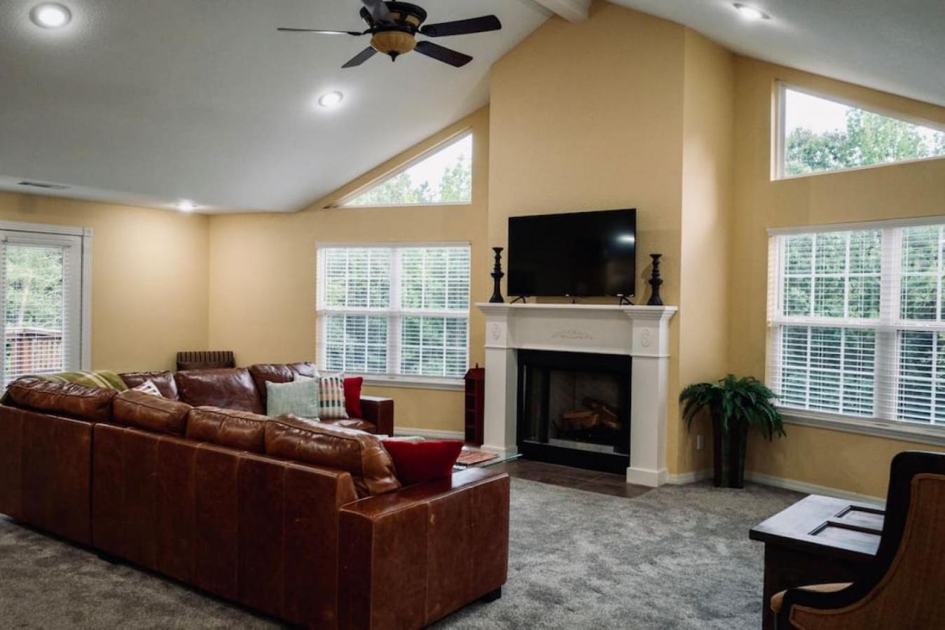 Russellville Vacations - Timothys Timber Haven - Property Image 11