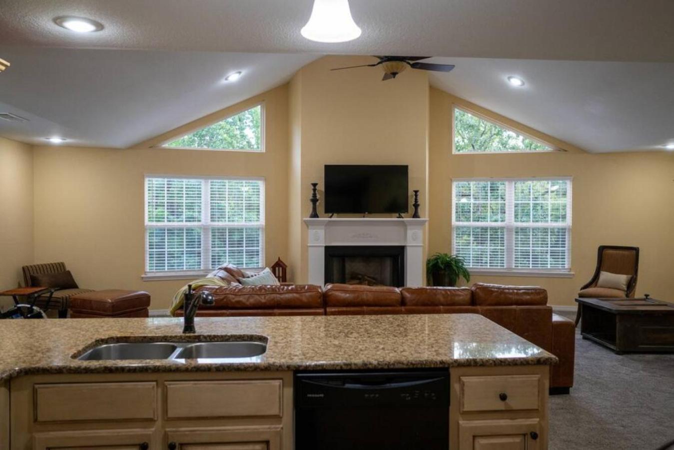 Russellville Vacations - Timothys Timber Haven - Property Image 21